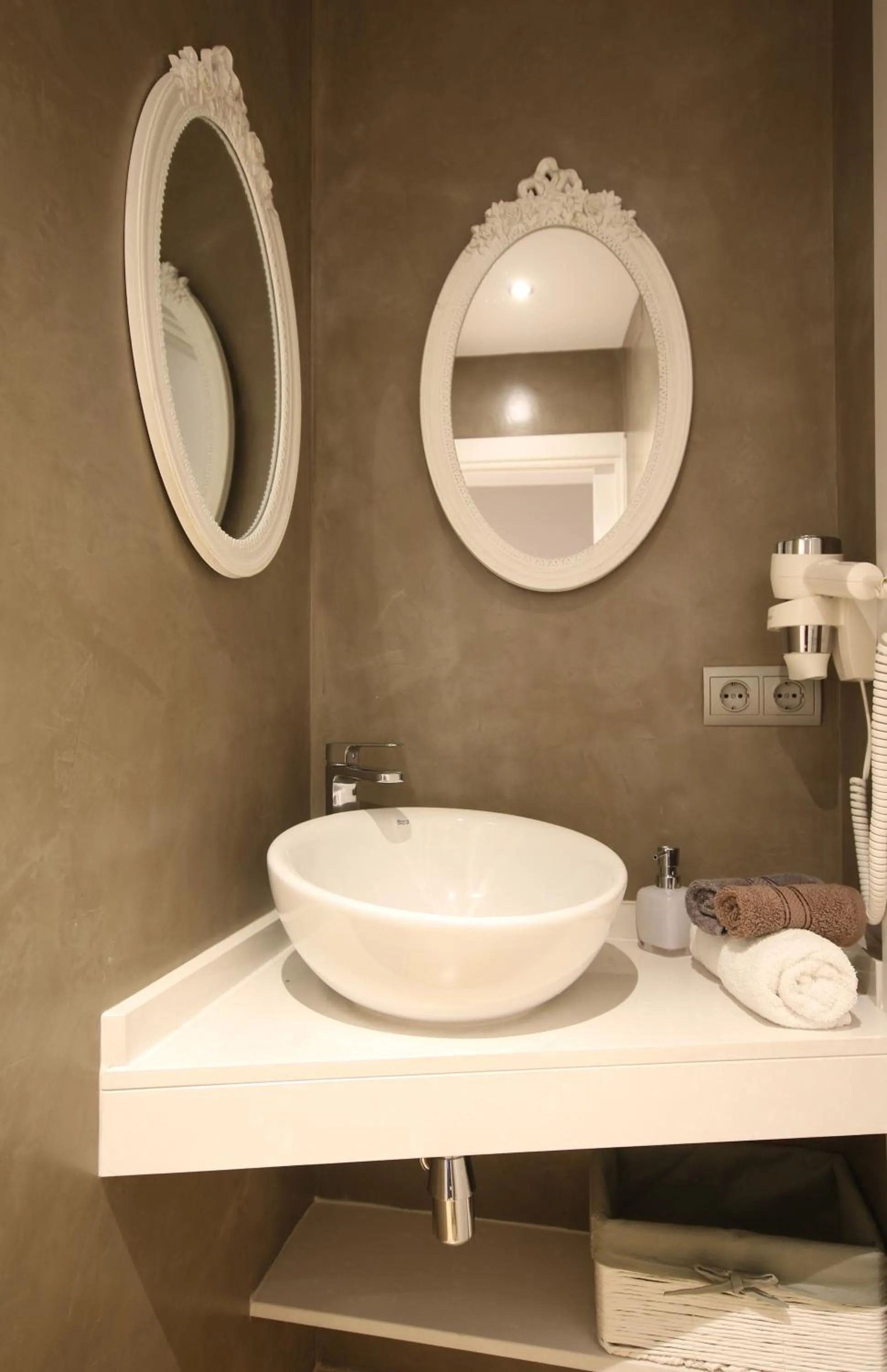 Bathroom in Suite Place Barcelona Còrsega