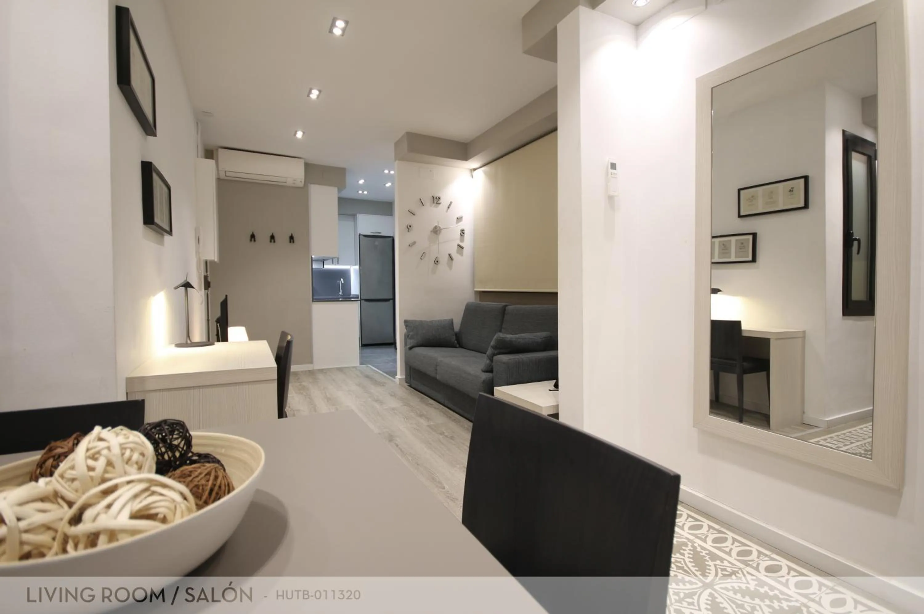 Photo of the whole room in Suite Place Barcelona Còrsega