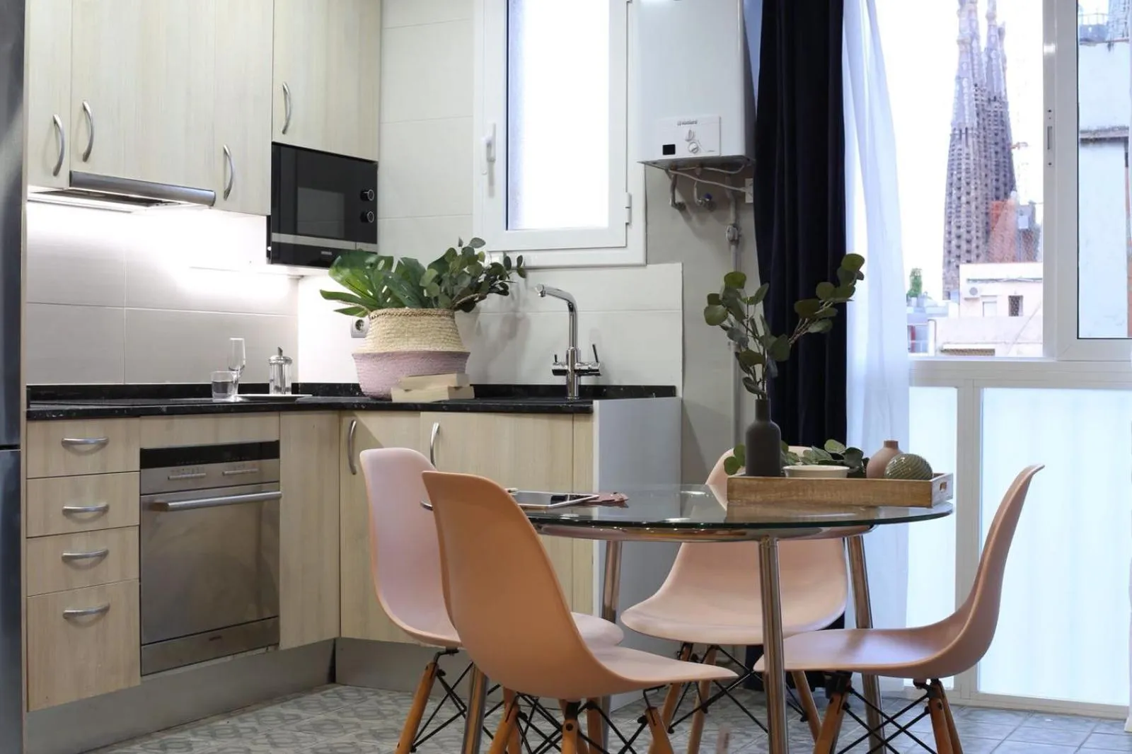 Kitchen or kitchenette in Suite Place Barcelona Còrsega