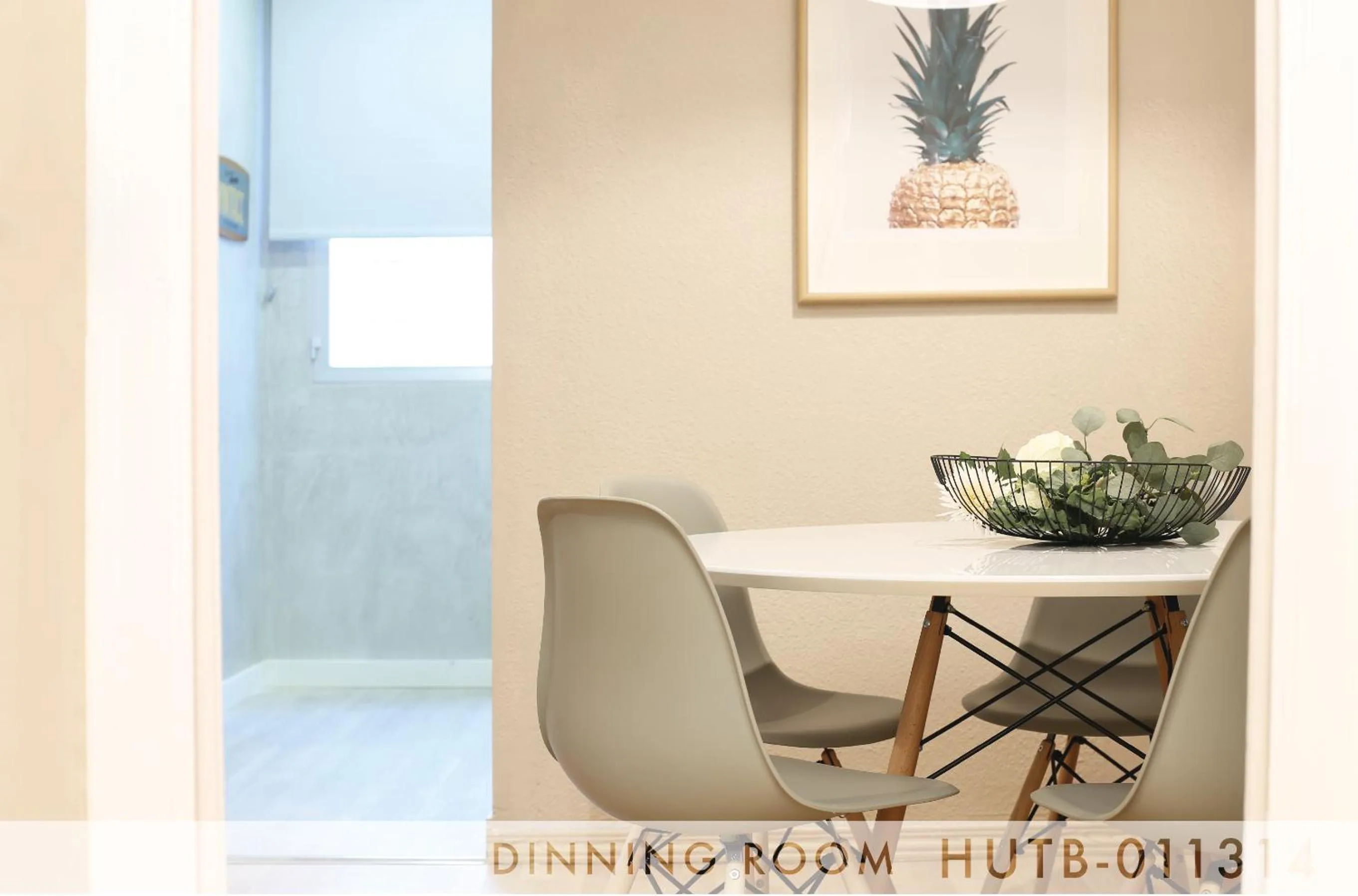 Dining area in Suite Place Barcelona Còrsega