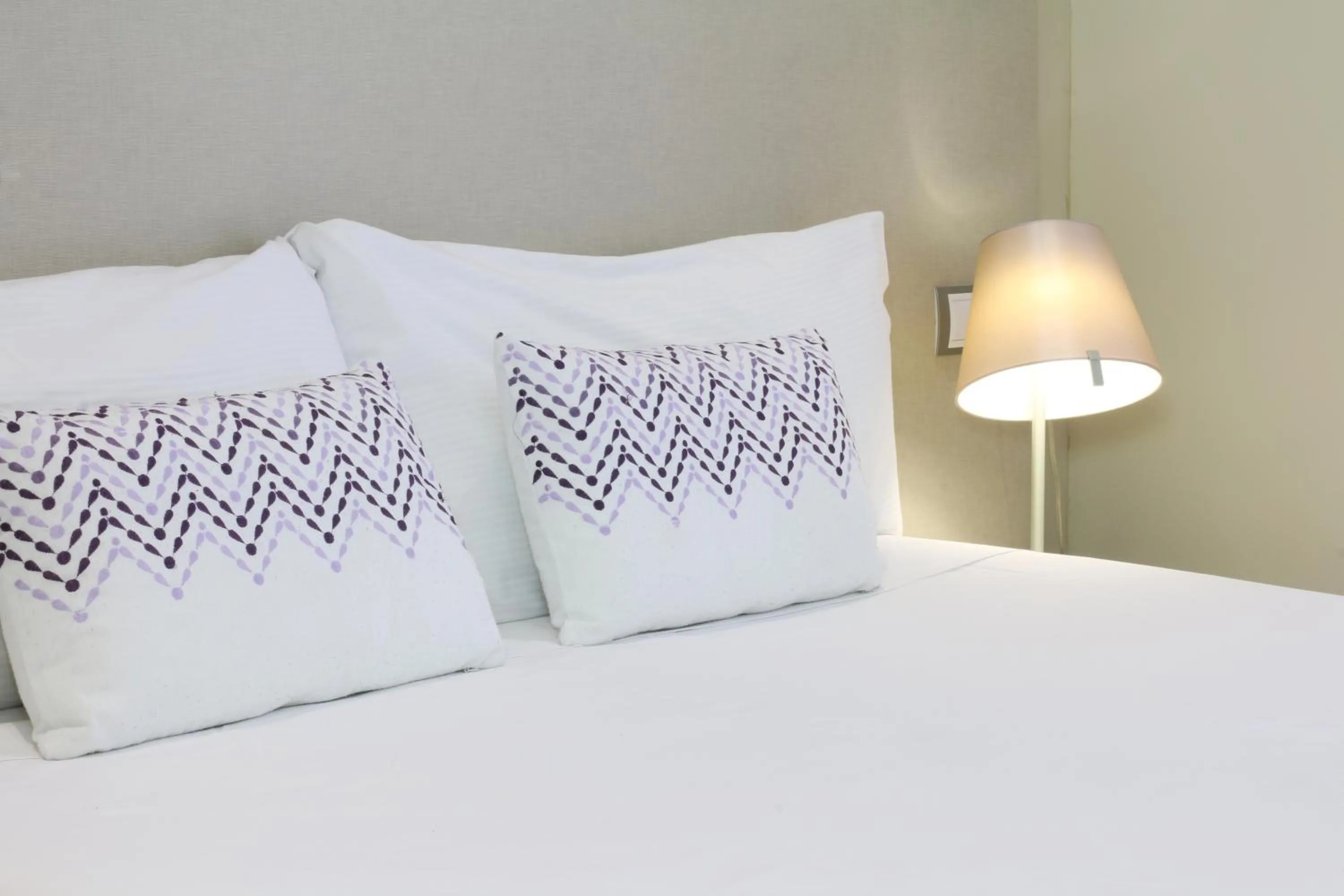 Bed in Suite Place Barcelona Còrsega