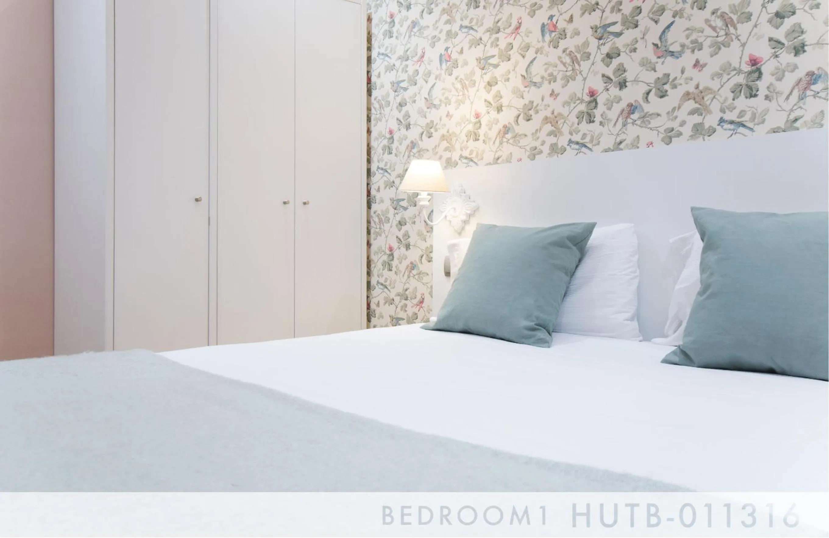 Bed in Suite Place Barcelona Còrsega