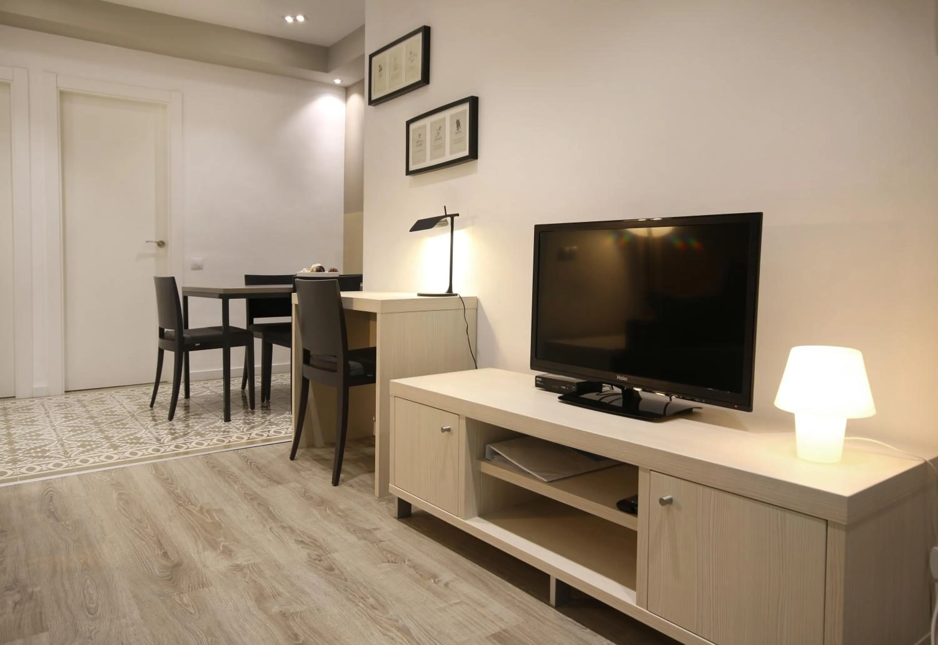 TV and multimedia in Suite Place Barcelona Còrsega