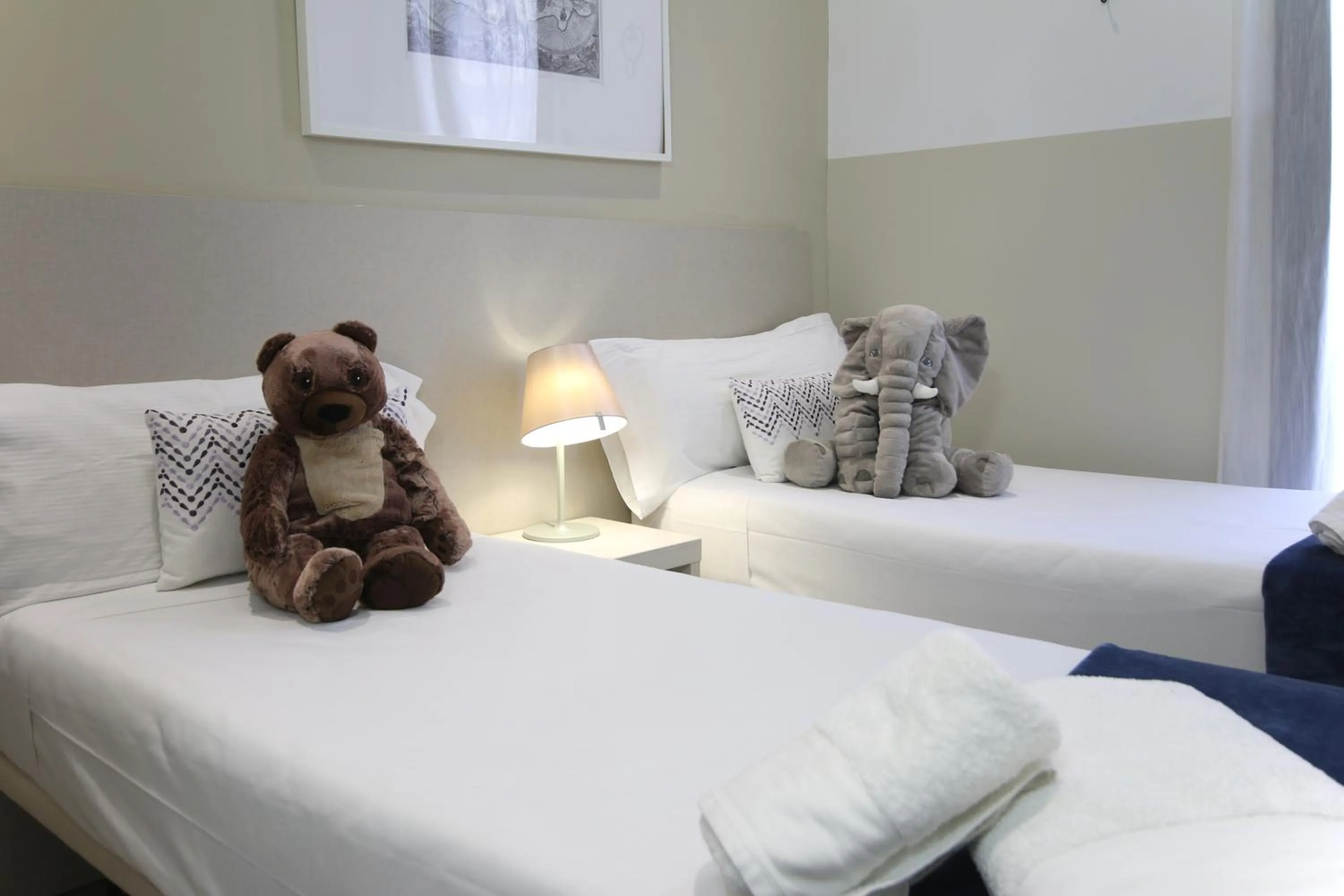 Bed in Suite Place Barcelona Còrsega