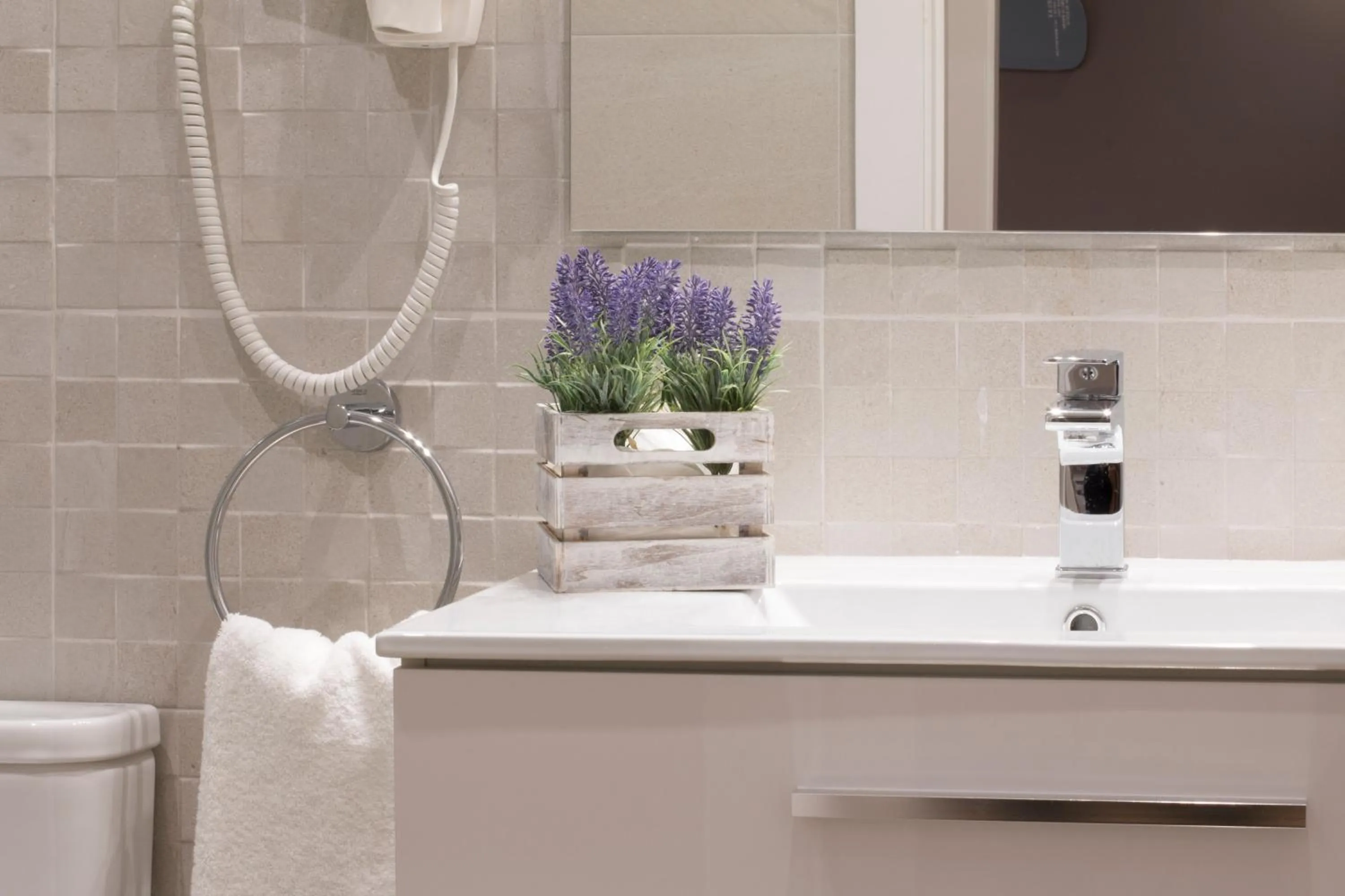 Bathroom in Suite Place Barcelona Còrsega