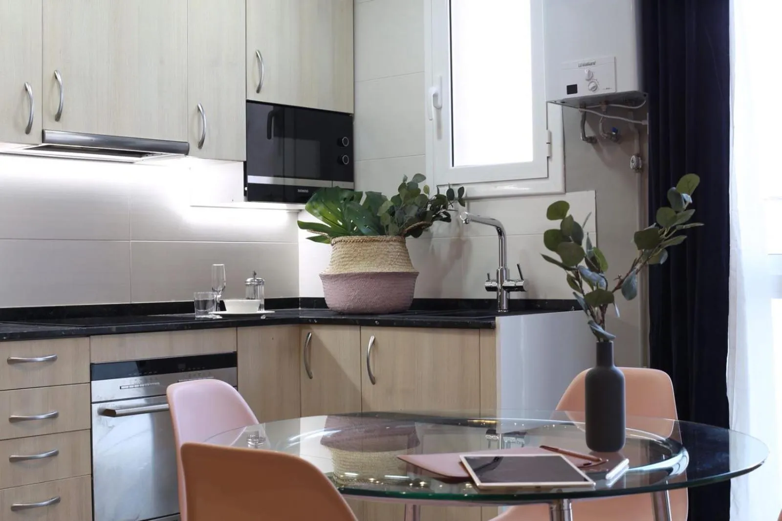 Kitchen or kitchenette in Suite Place Barcelona Còrsega