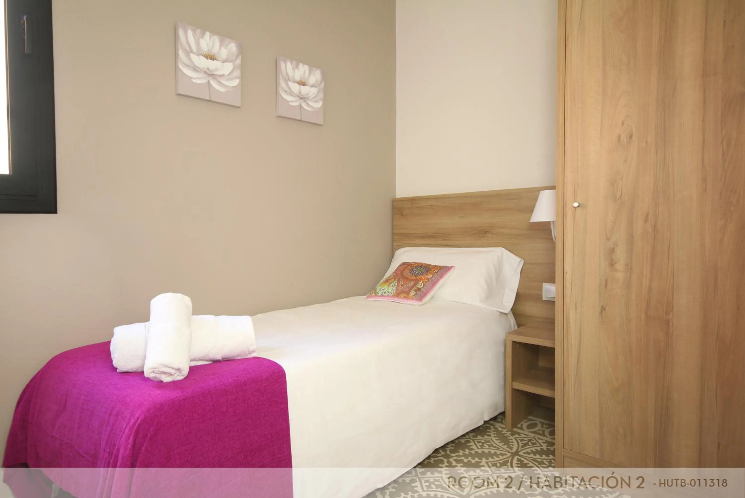 Bed in Suite Place Barcelona Còrsega