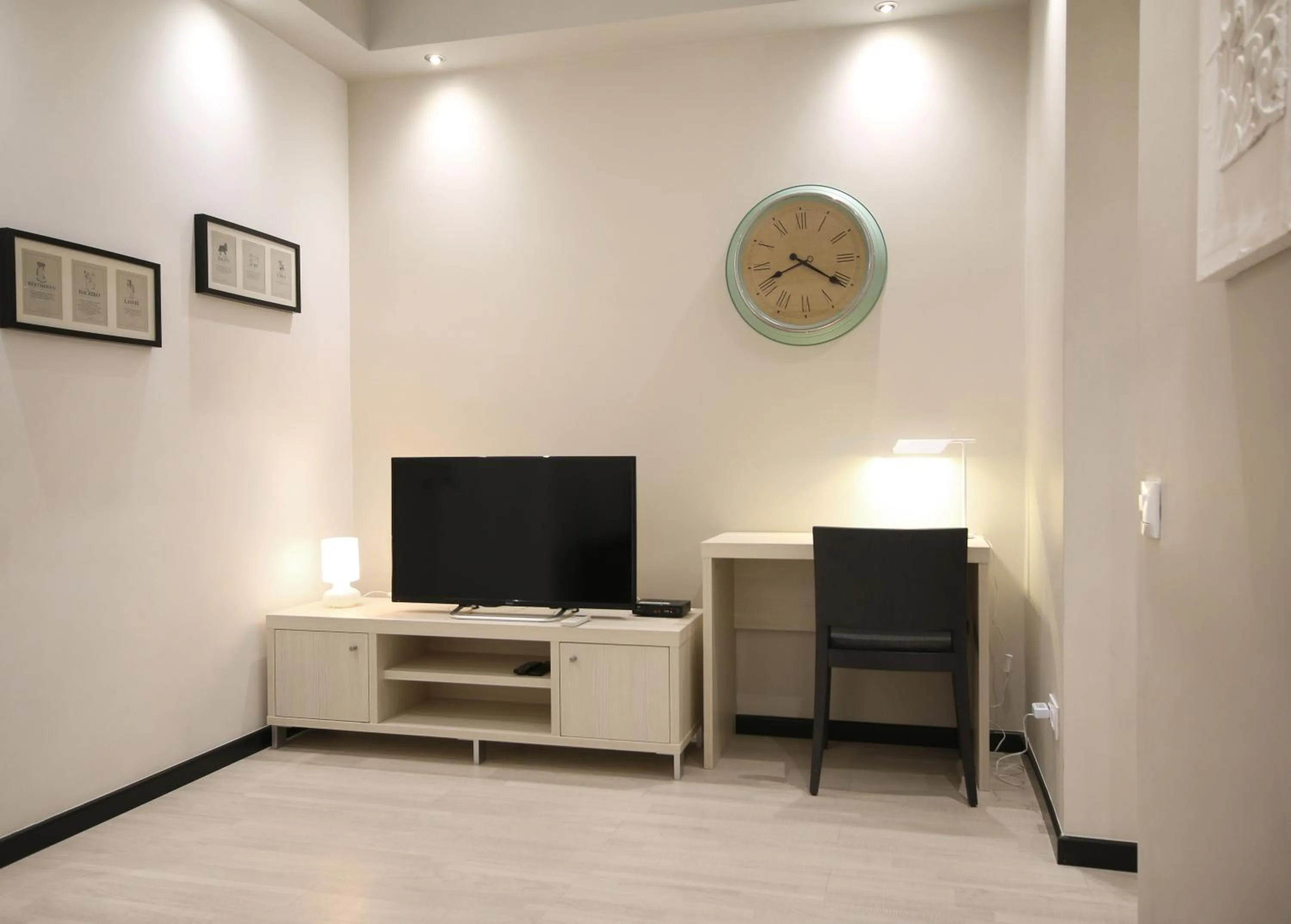 TV and multimedia in Suite Place Barcelona Còrsega