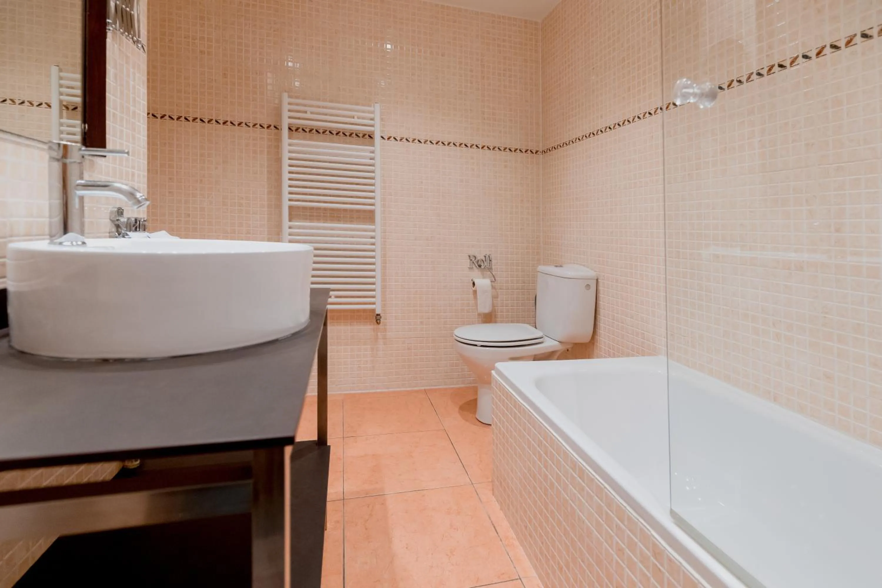 Shower in Pierre & Vacances Aparthotel La Tulipa