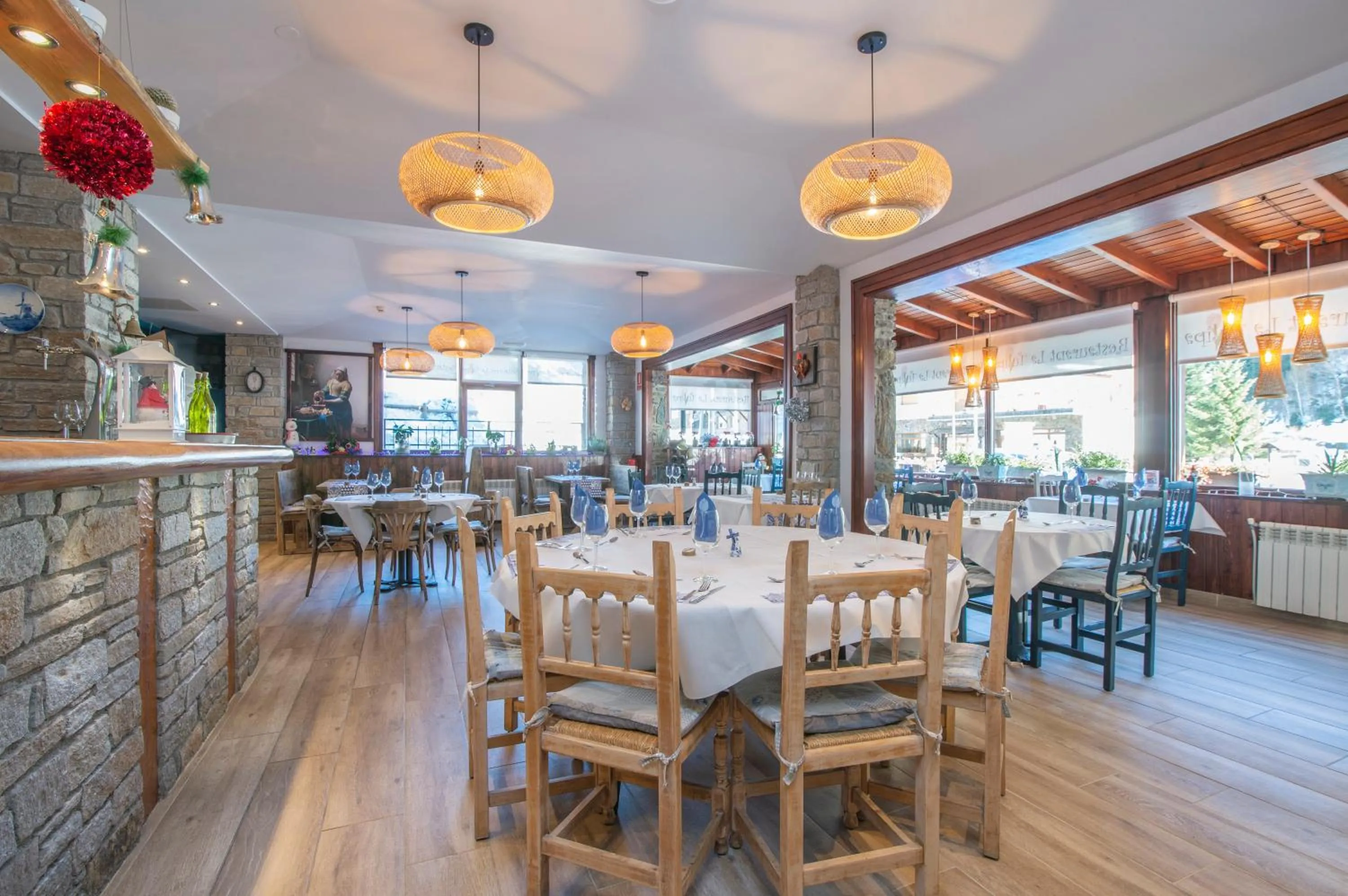 Restaurant/places to eat in Pierre & Vacances Aparthotel La Tulipa