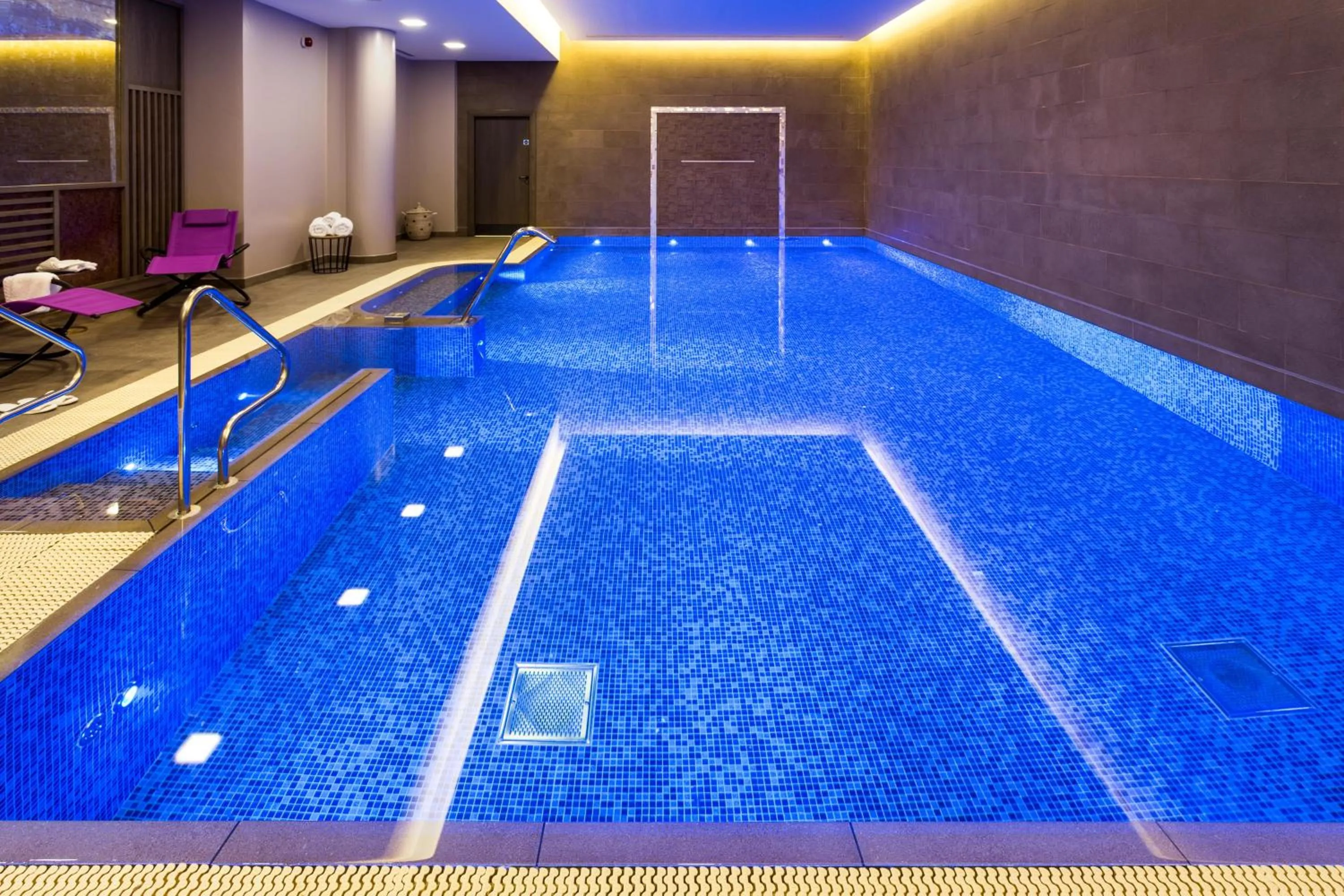 Swimming pool in Courthouse Hotel Shoreditch