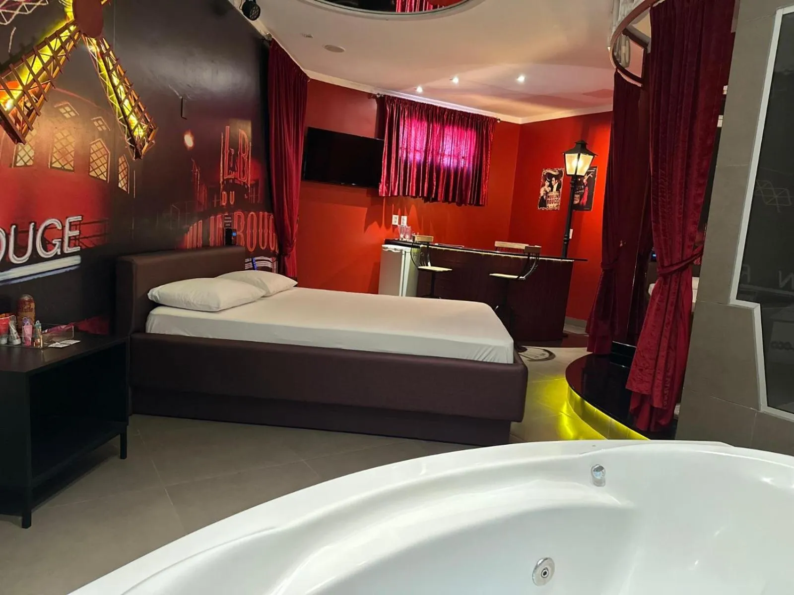 Hot Tub, Bed in Motel Casa de Pedra