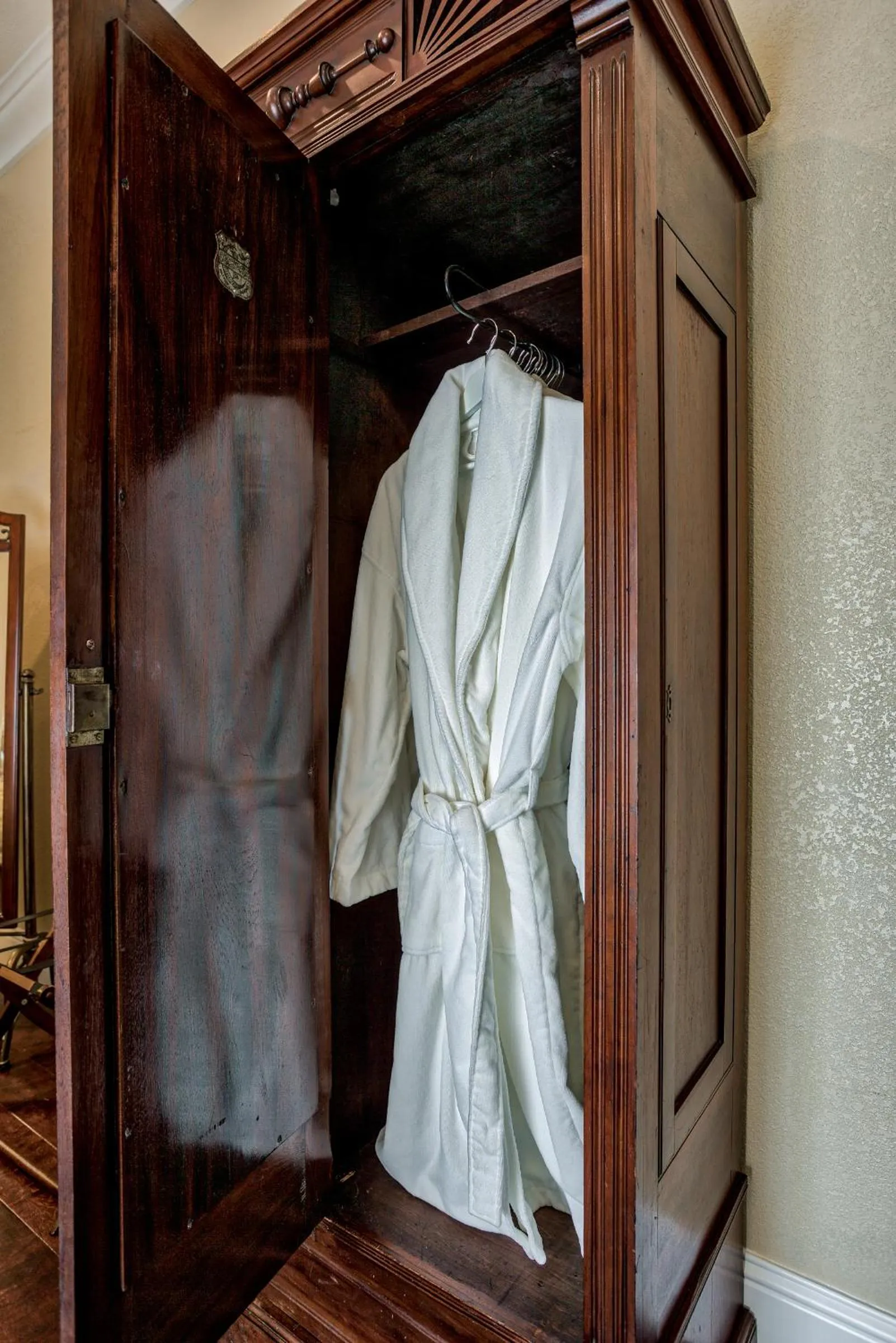 wardrobe in Hope Inn Redding