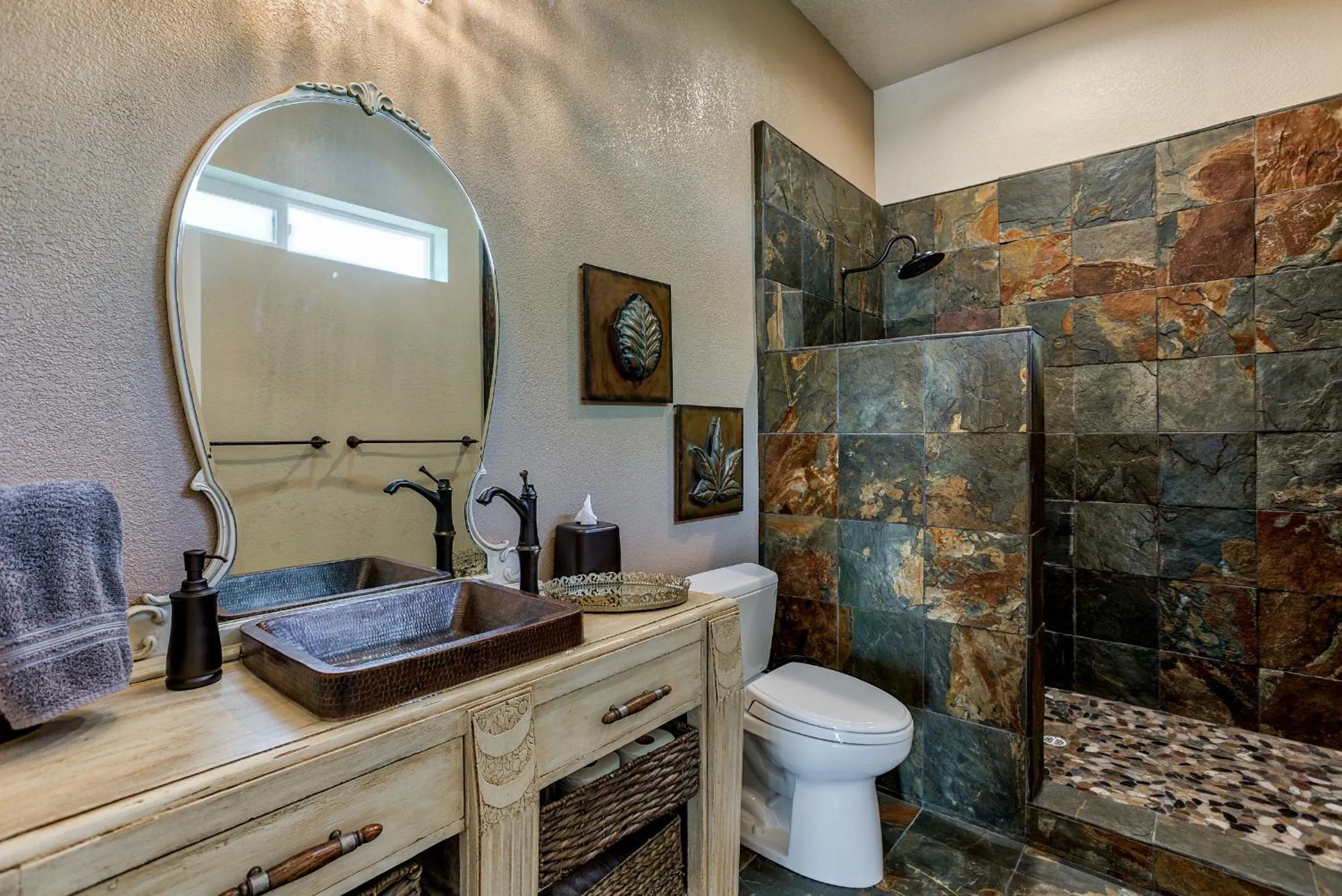 Bathroom in Hope Inn Redding