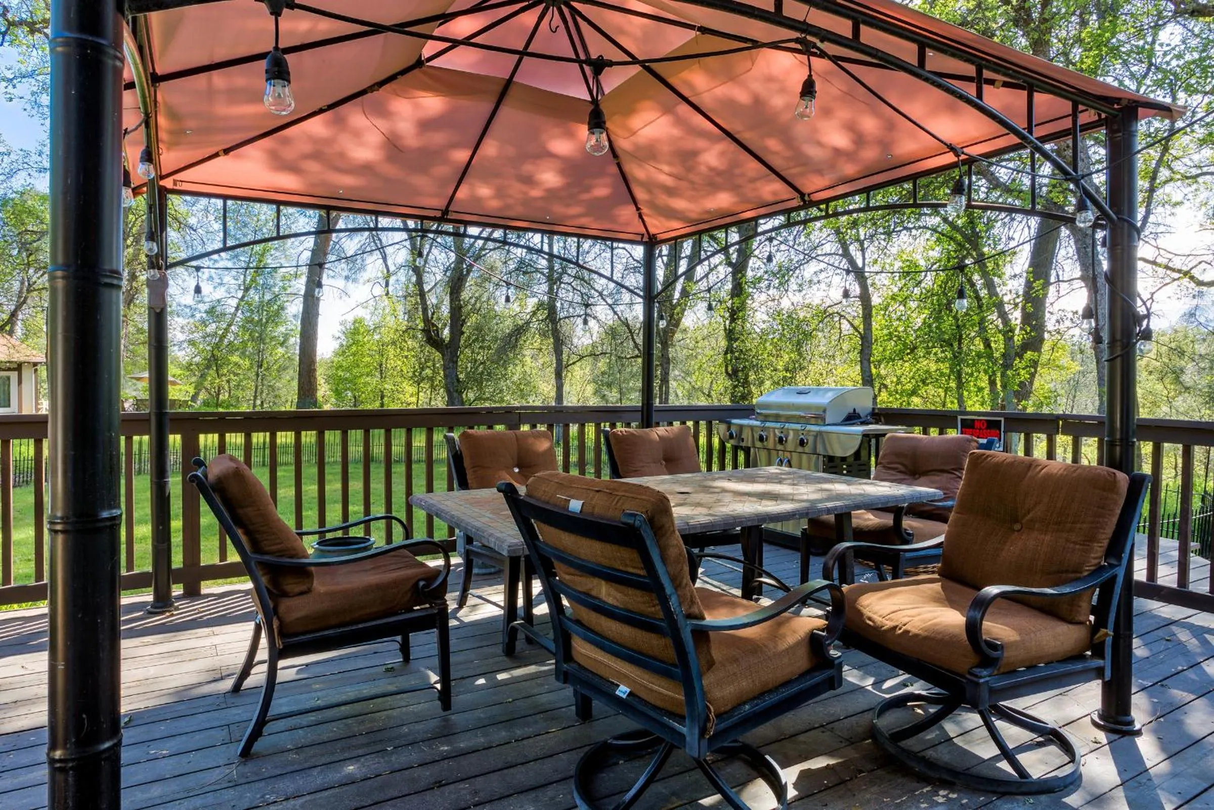 Patio in Hope Inn Redding