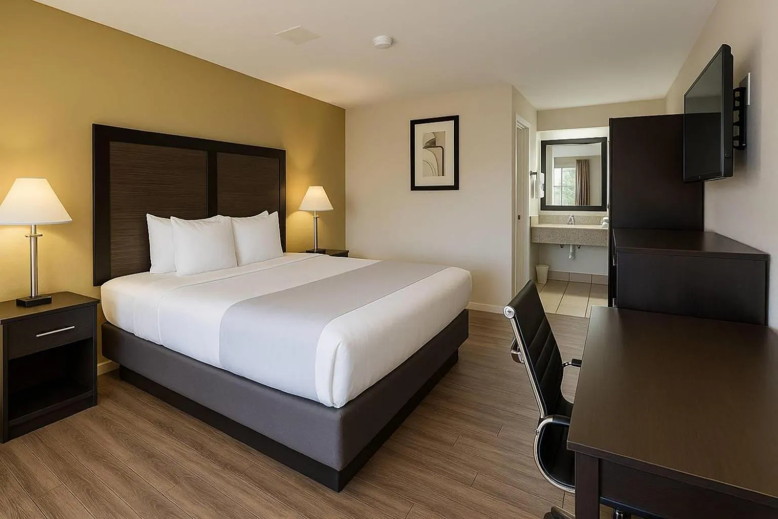 Bedroom, Bed in Rodeway Inn El Cajon - San Diego East