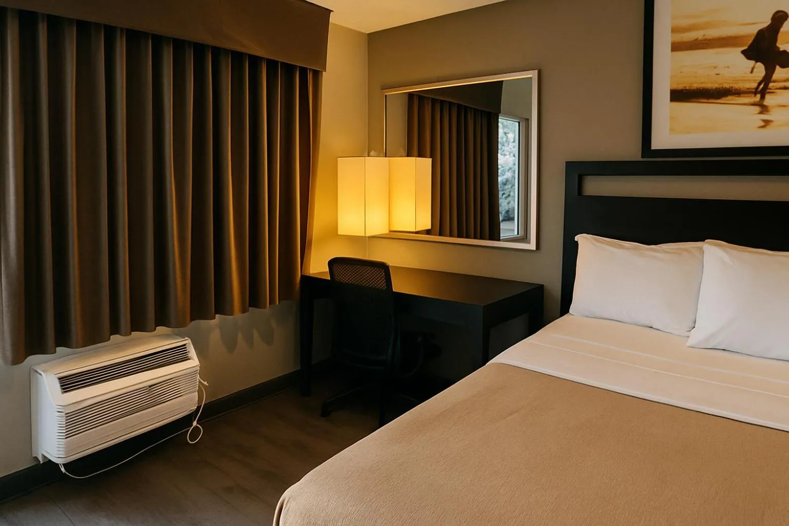 Bedroom, Bed in Rodeway Inn El Cajon - San Diego East