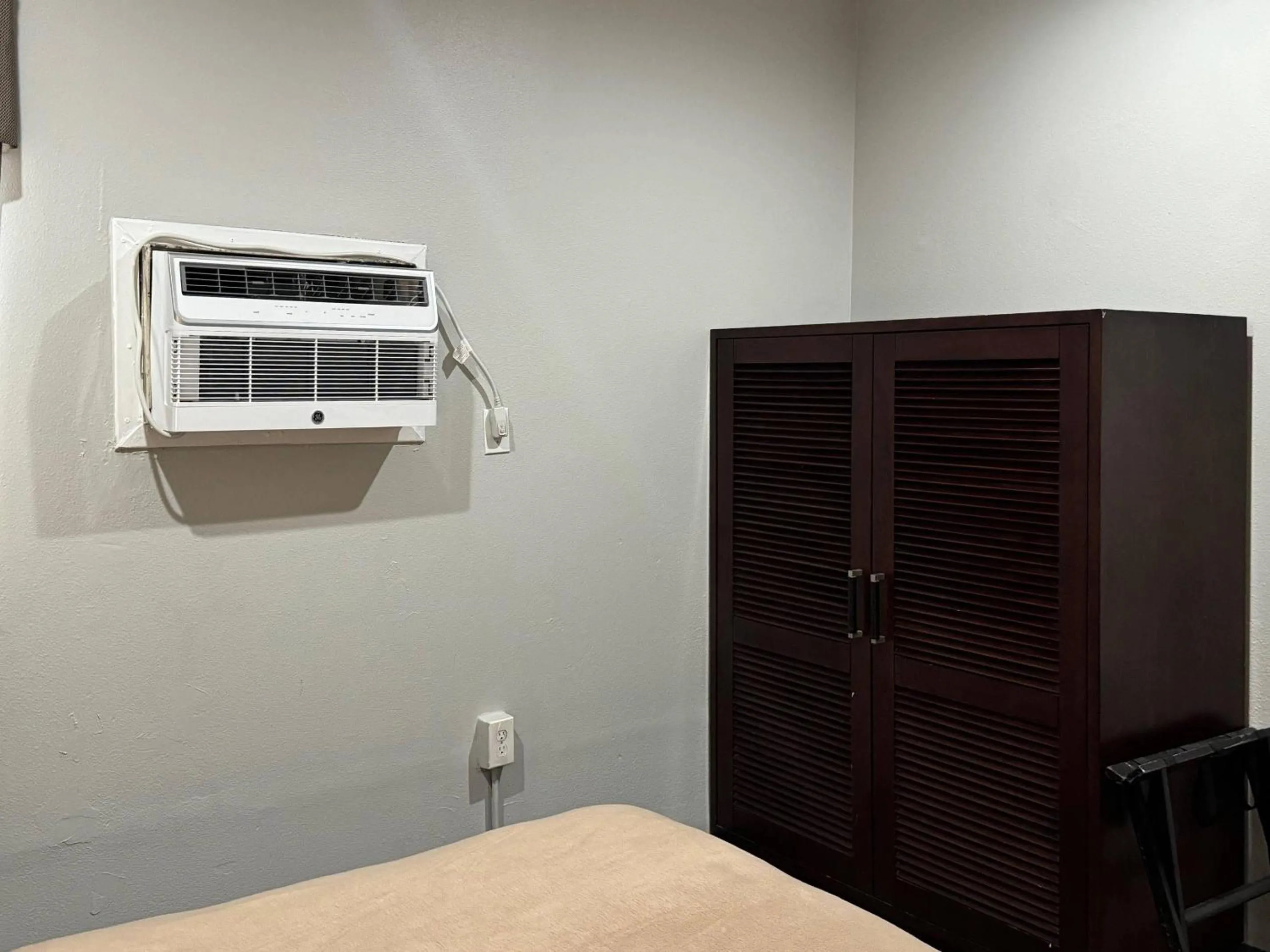 Bedroom, Bed in Rodeway Inn El Cajon - San Diego East