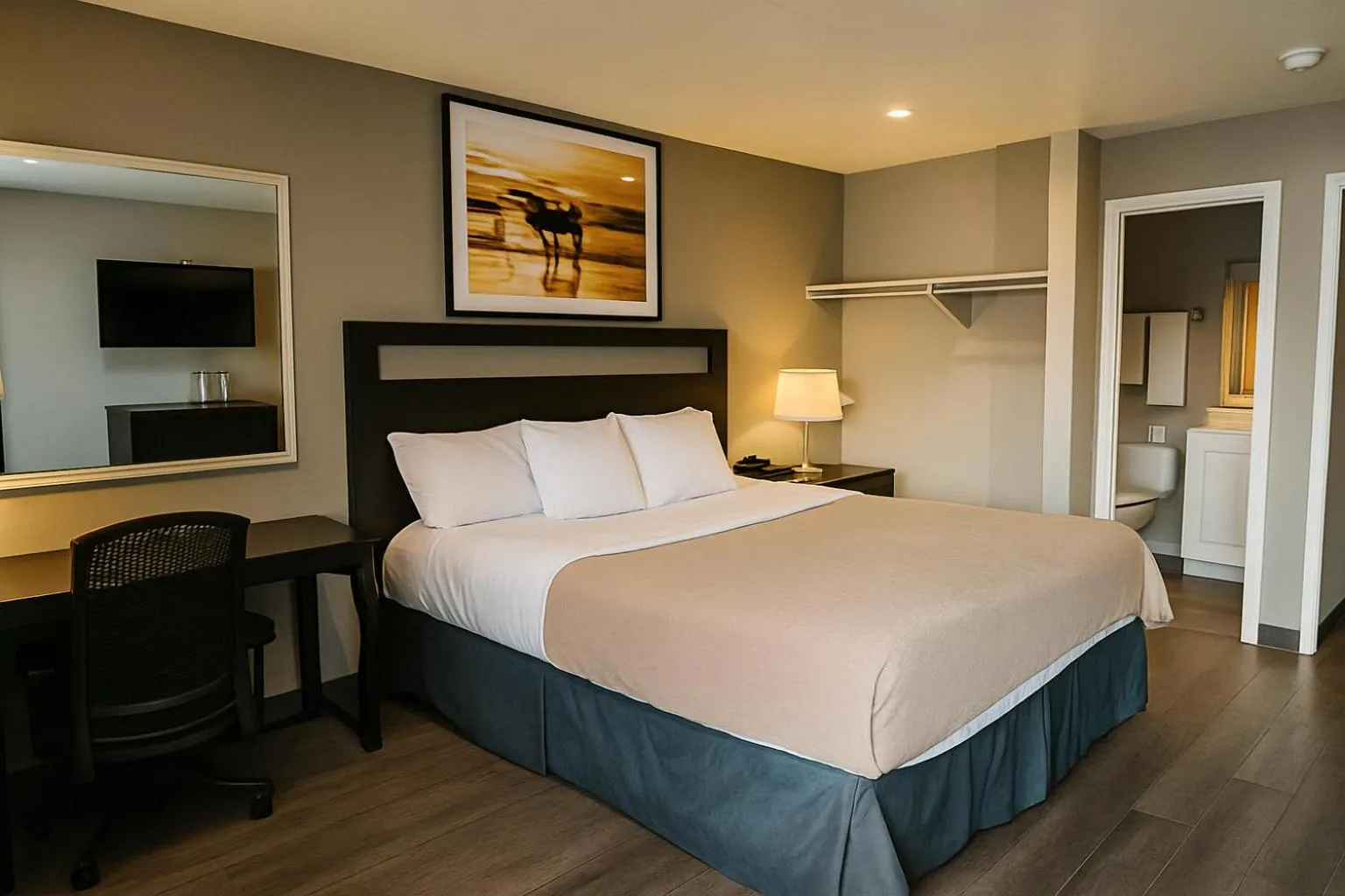 Bedroom, Bed in Rodeway Inn El Cajon - San Diego East