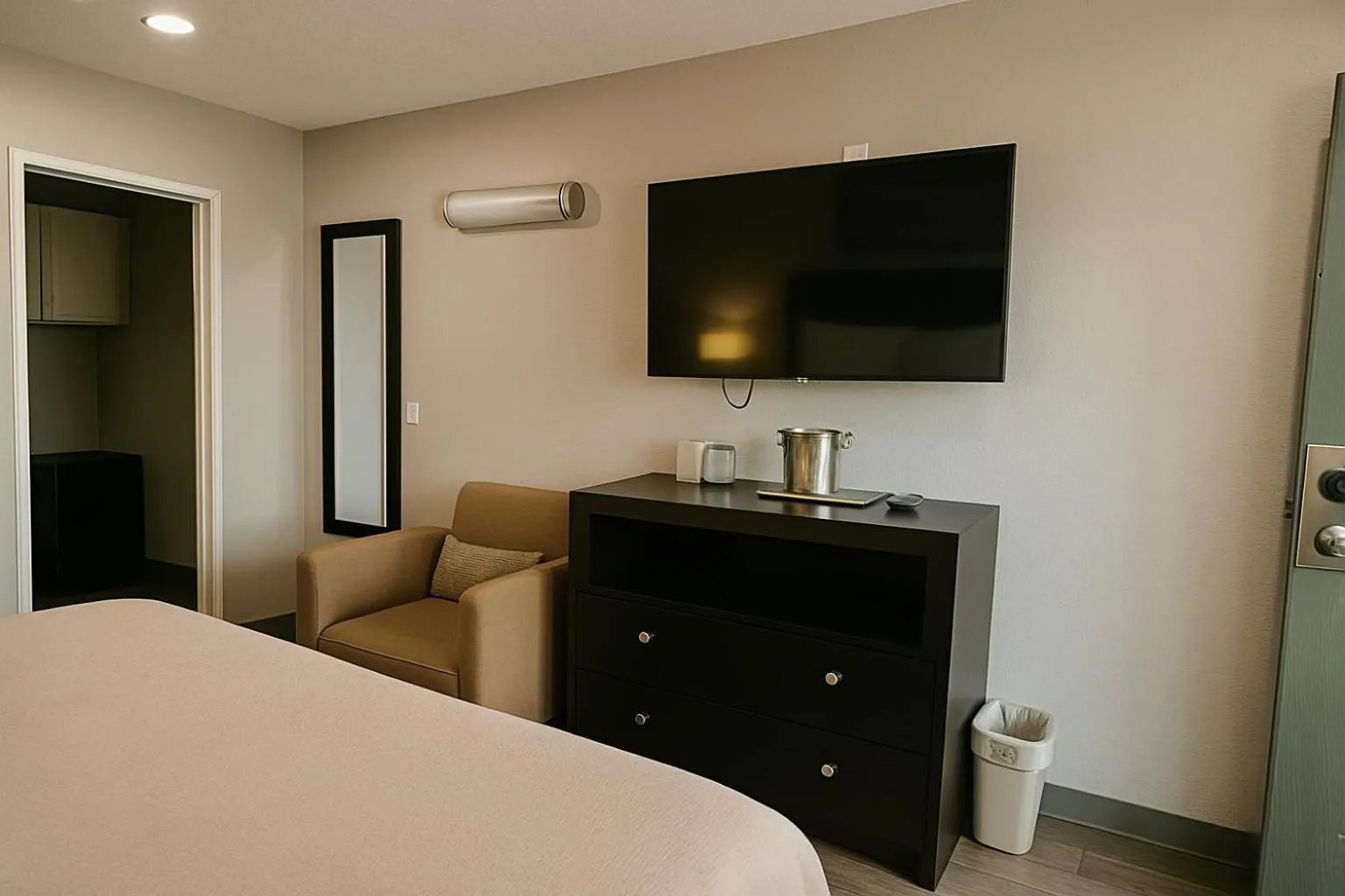 Bedroom, Bed in Rodeway Inn El Cajon - San Diego East