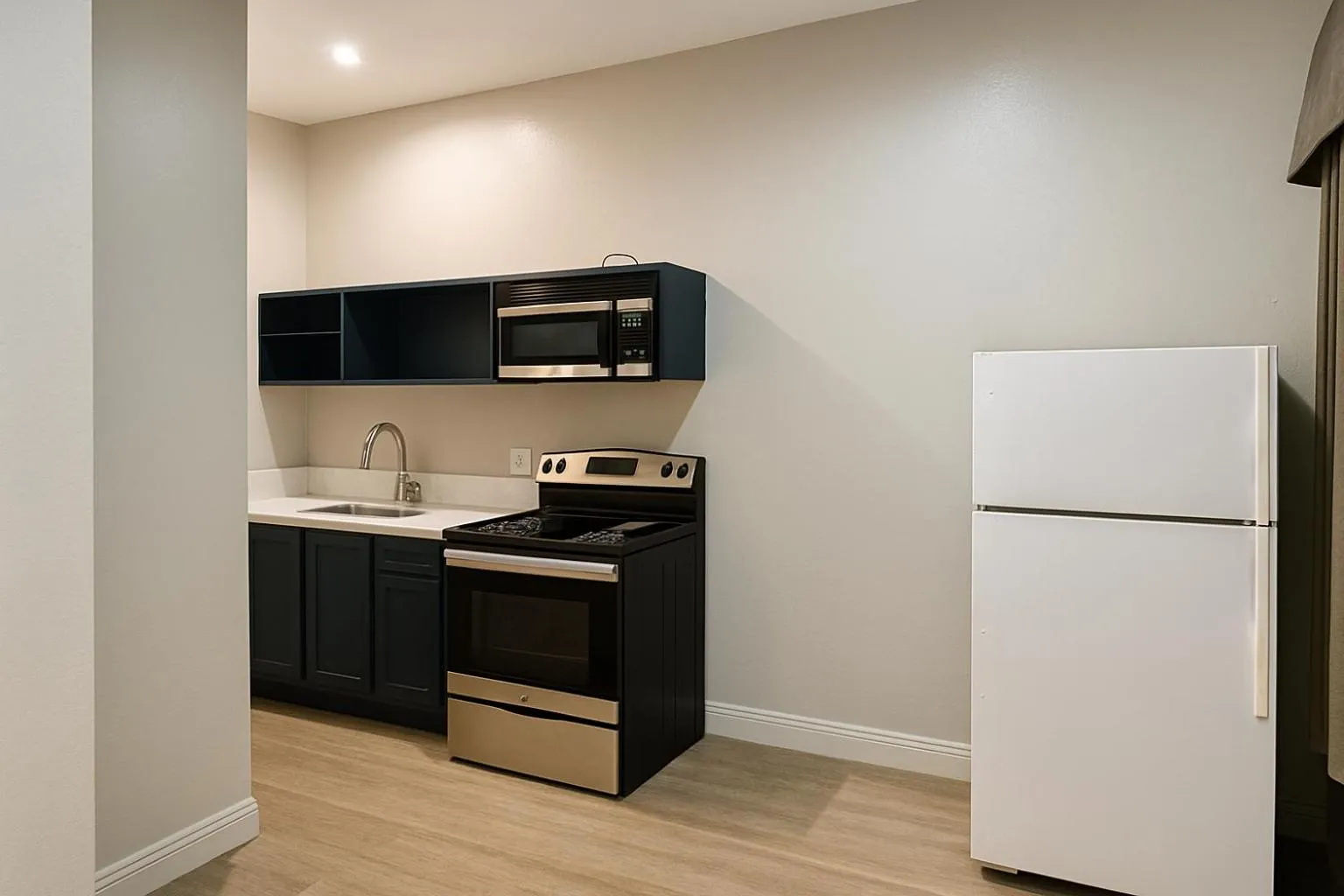 Kitchen or kitchenette in Rodeway Inn El Cajon - San Diego East