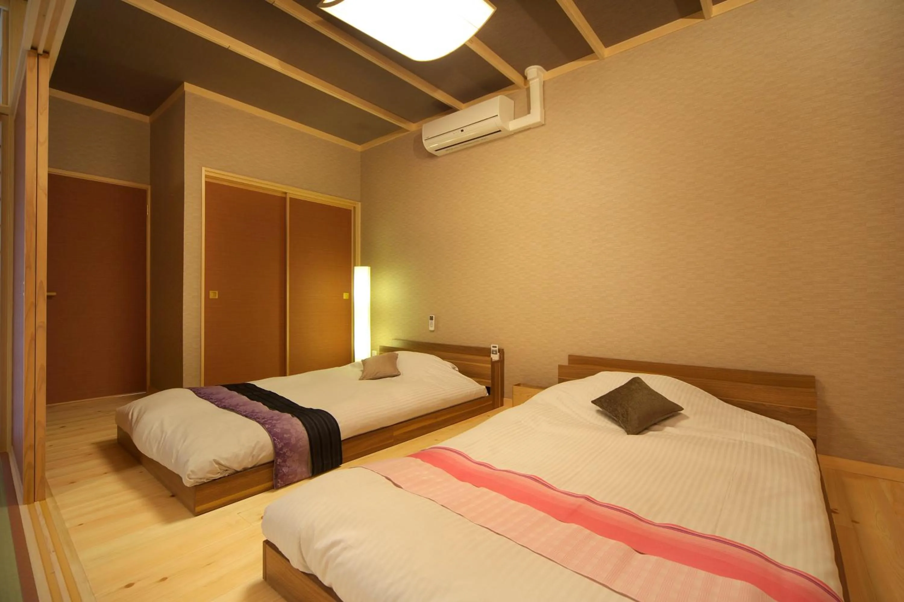 Bed in Meitei no Yado Hotel Koshien