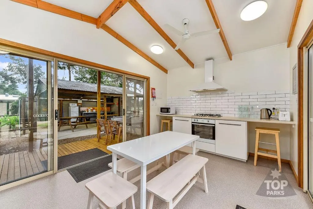 Communal kitchen in Millicent Hillview Caravan Park