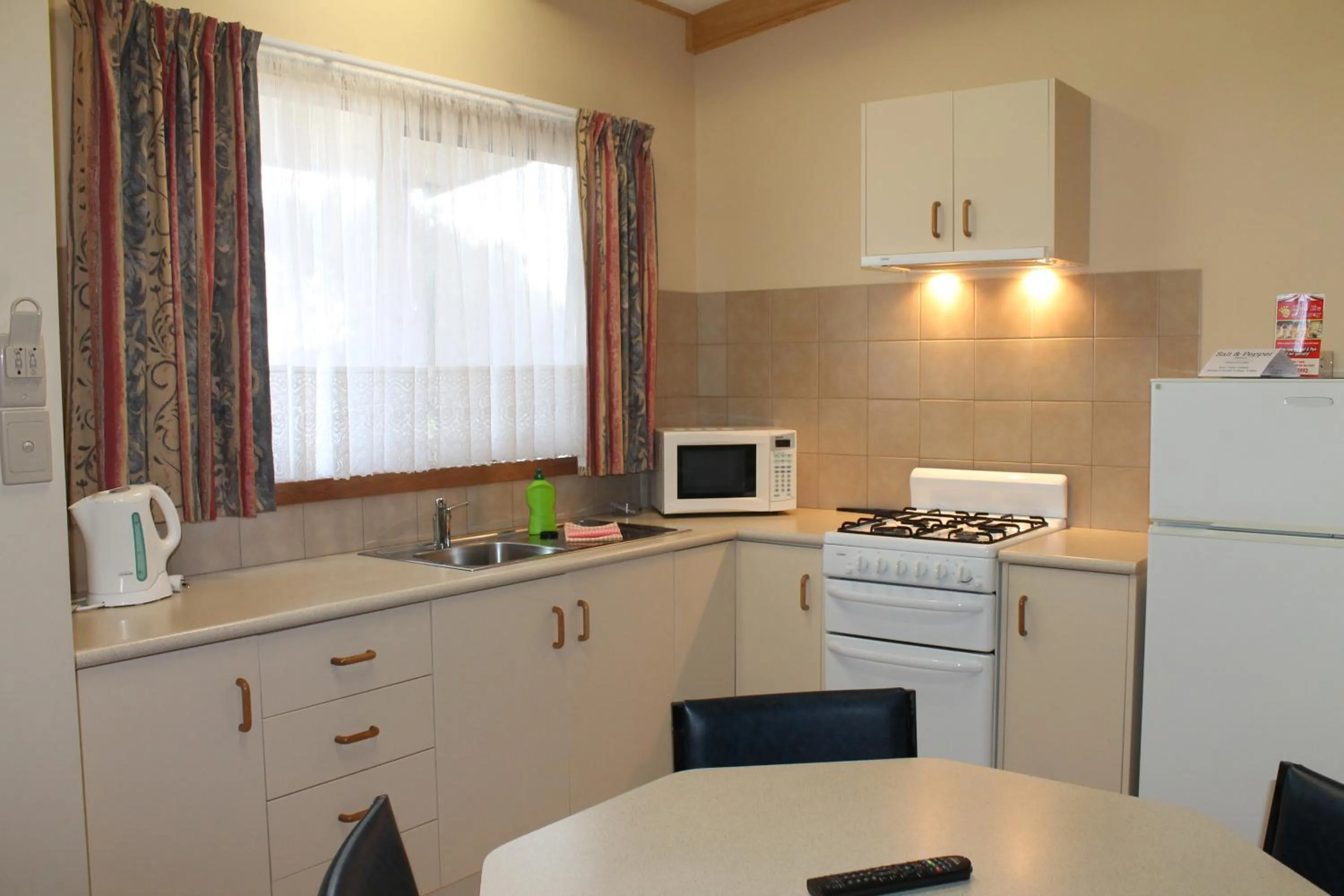 Kitchen or kitchenette in Millicent Hillview Caravan Park