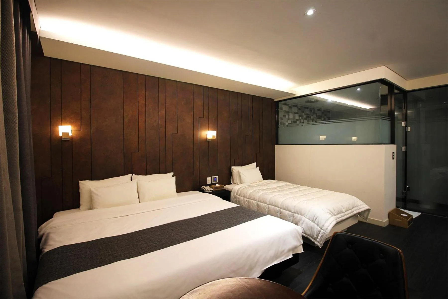 Bed in Seattle B Hotel