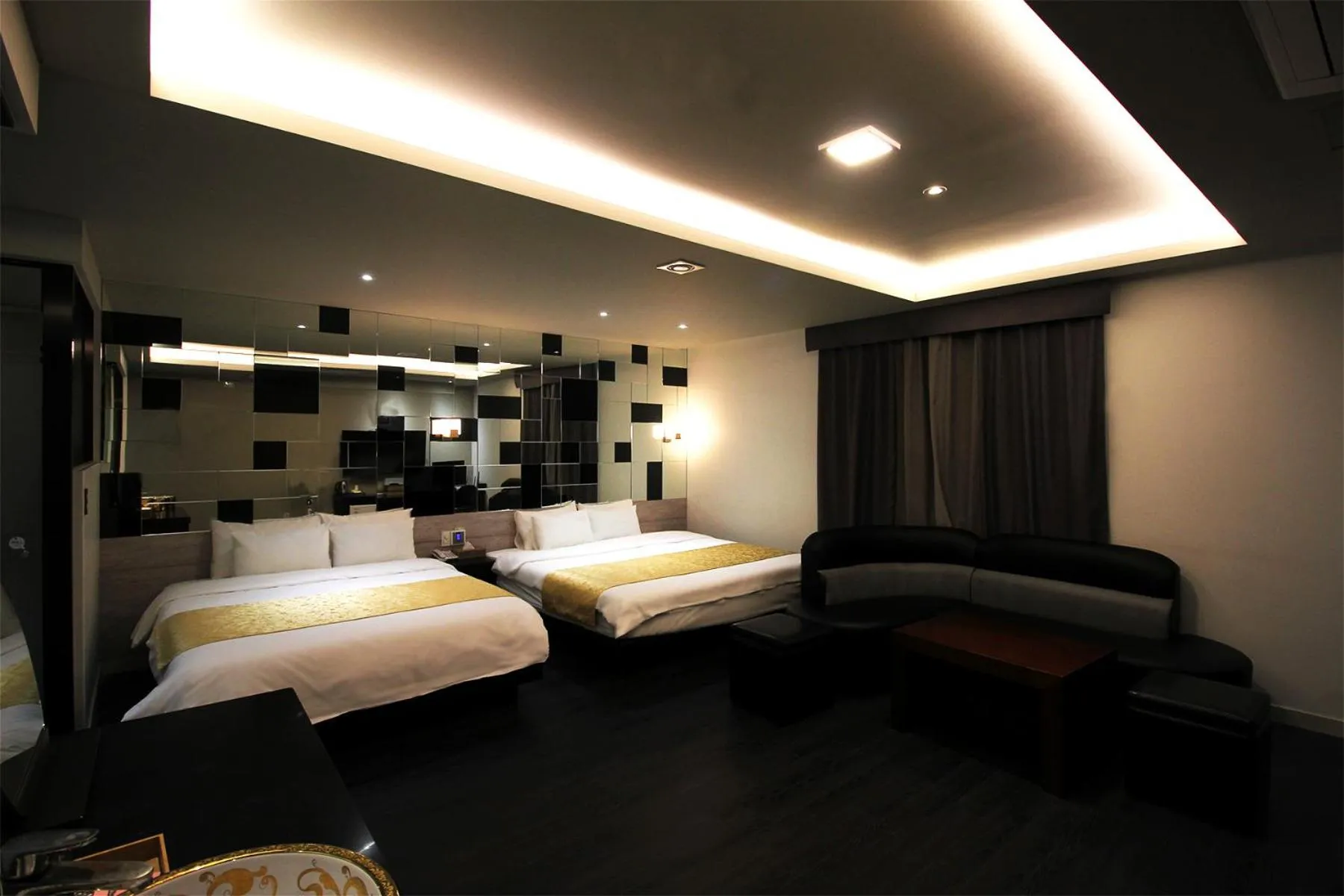 Bed in Seattle B Hotel