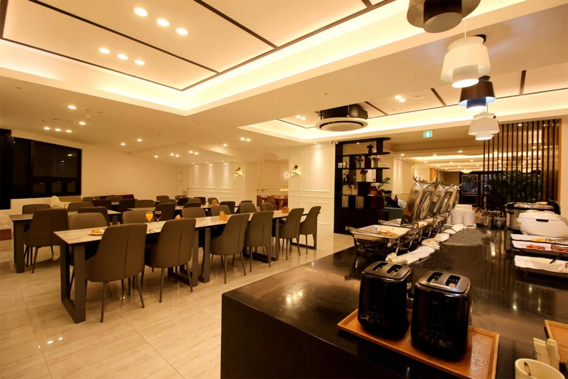 Restaurant/places to eat in Seattle B Hotel