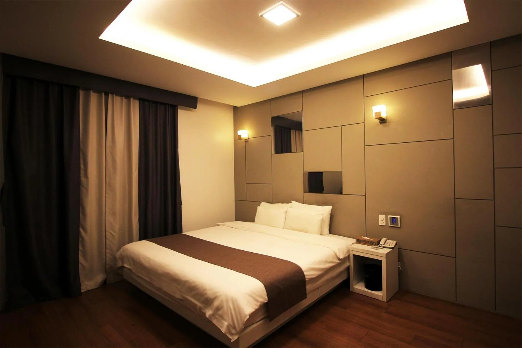 Bed in Seattle B Hotel