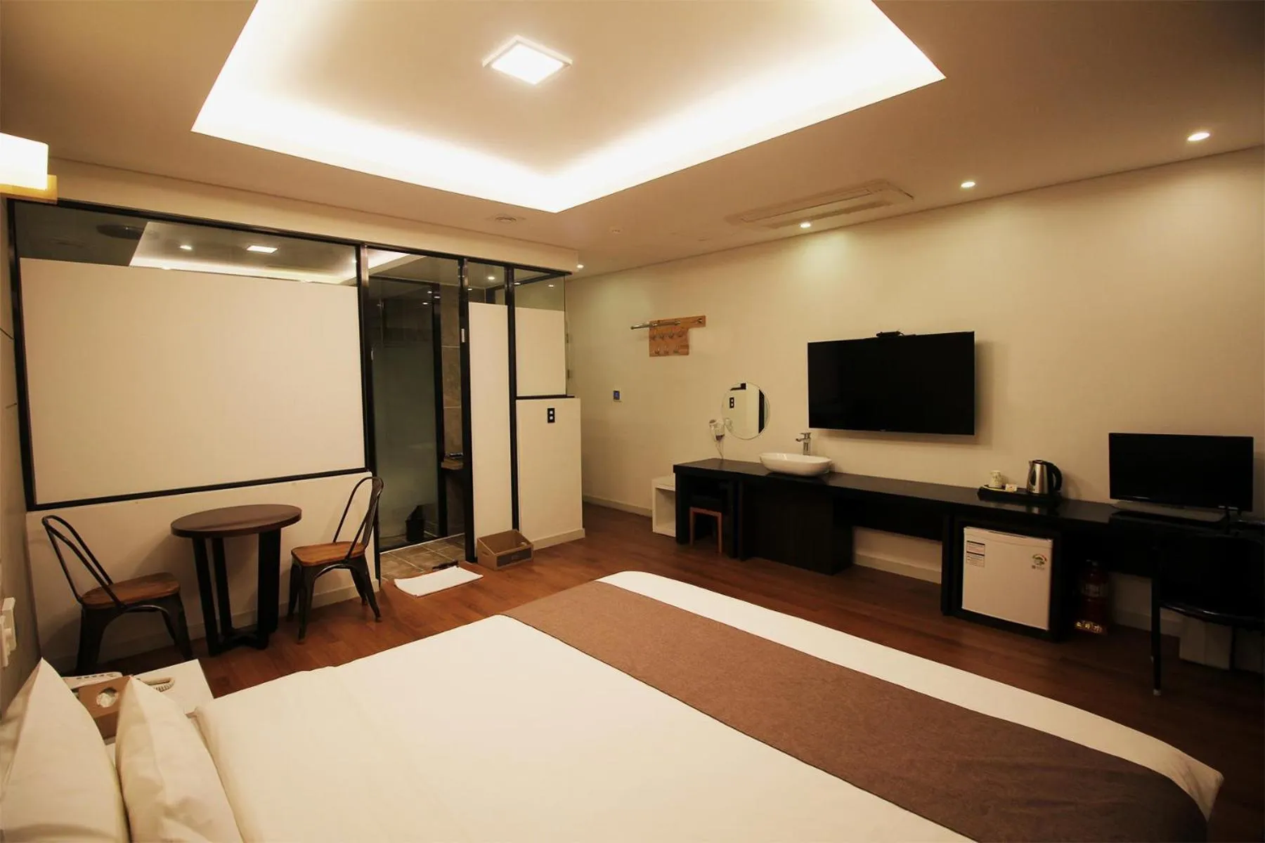 Bed in Seattle B Hotel