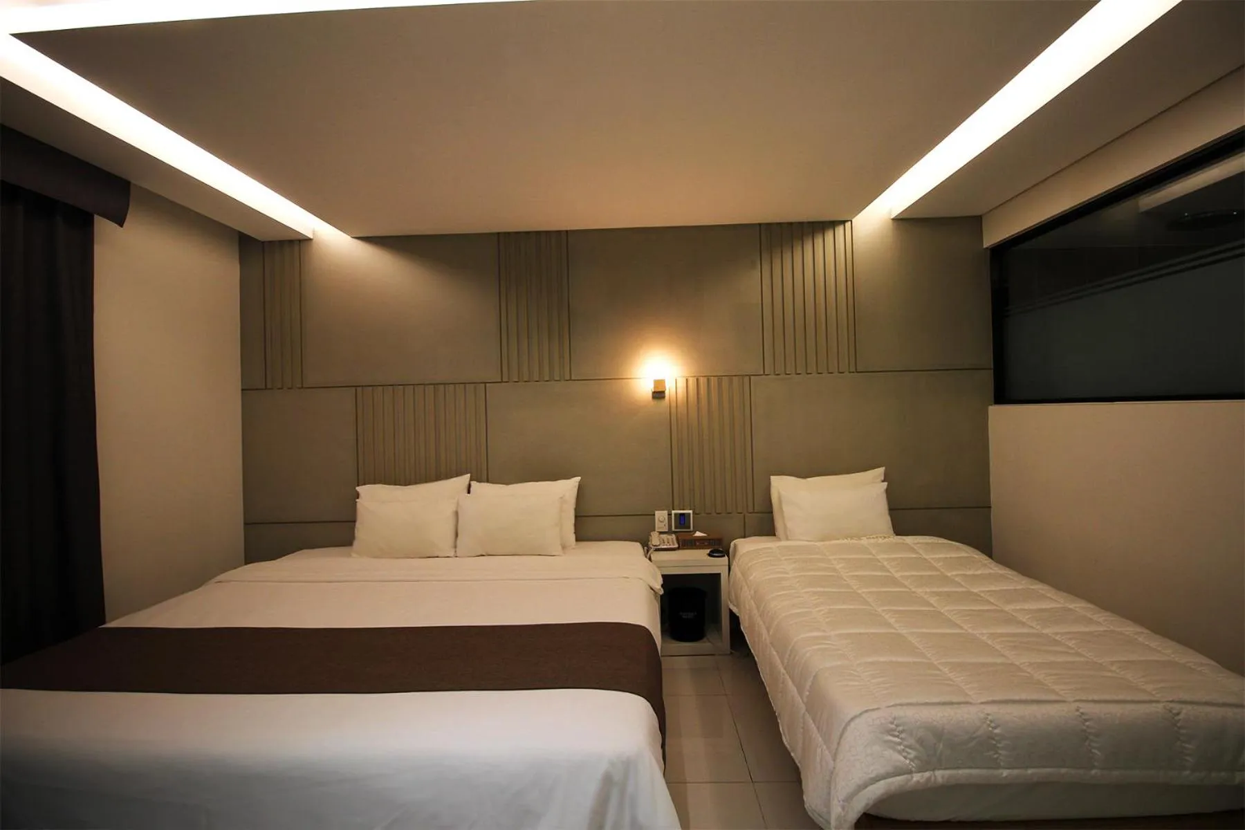 Bed in Seattle B Hotel