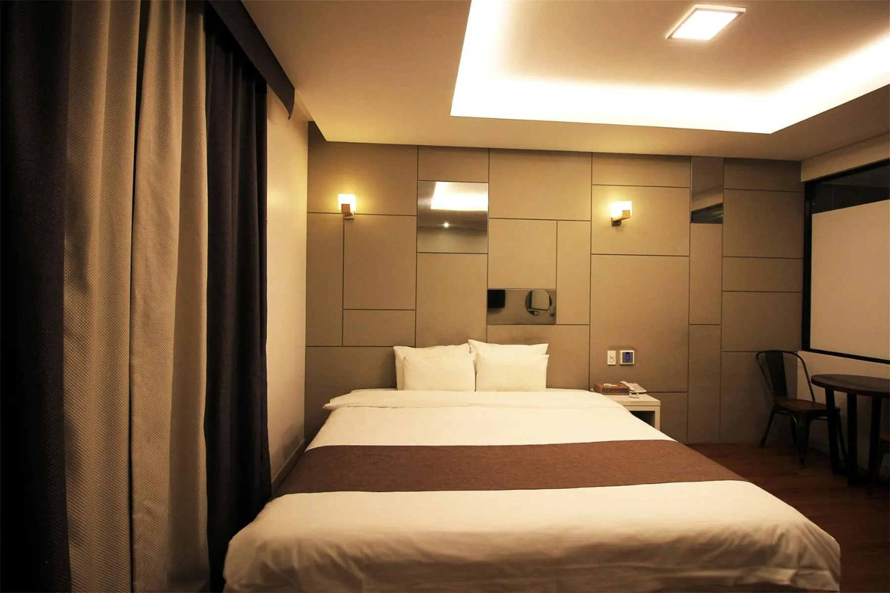 Bed in Seattle B Hotel