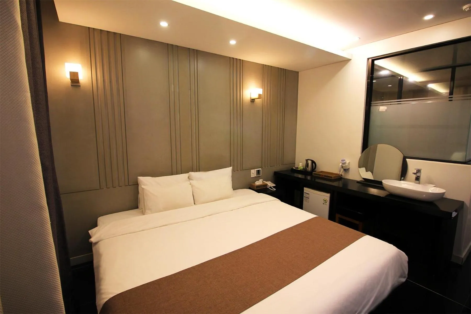 Bed in Seattle B Hotel