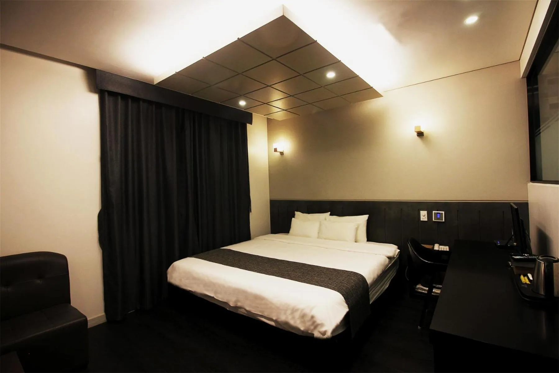 Bed in Seattle B Hotel