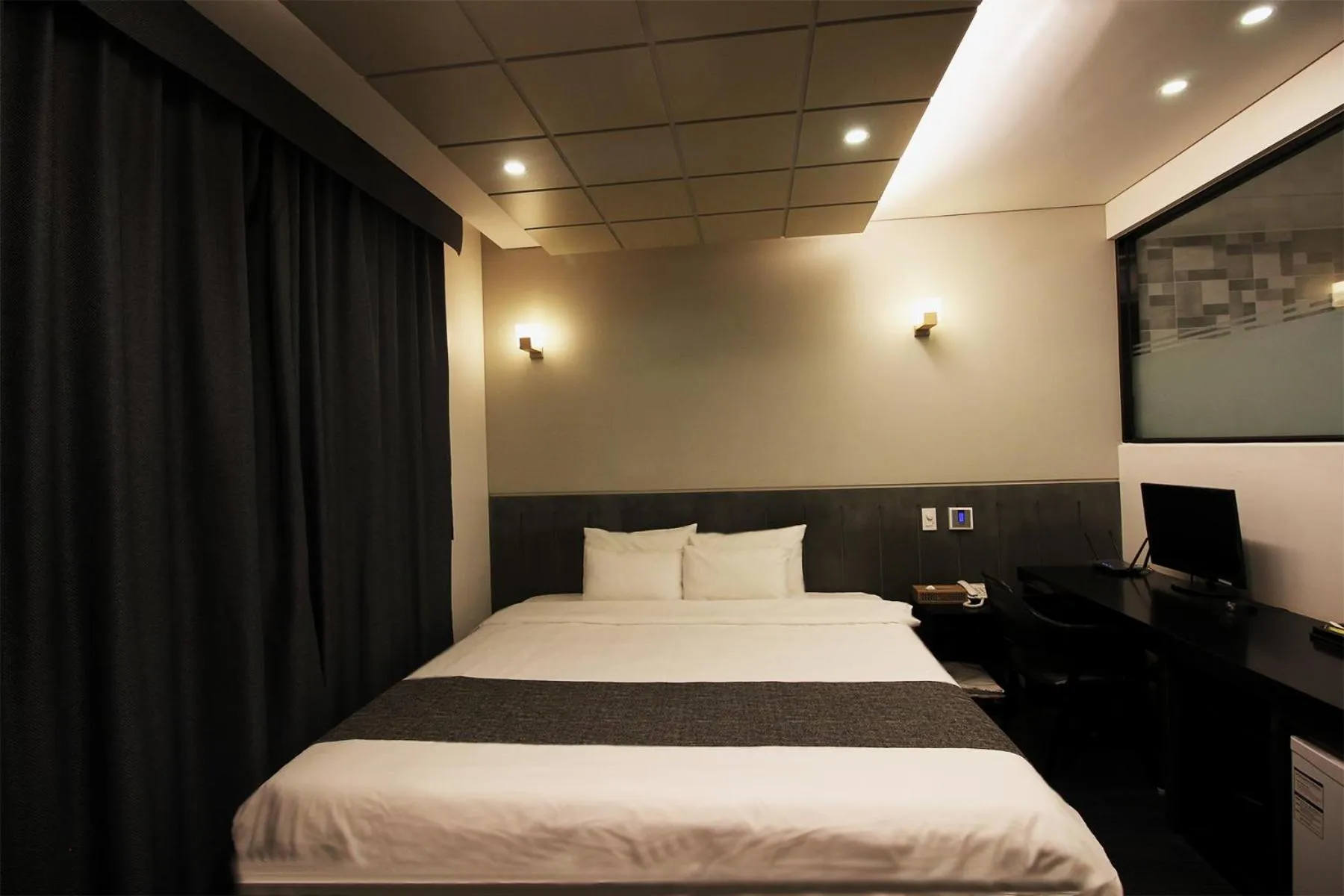 Bed in Seattle B Hotel