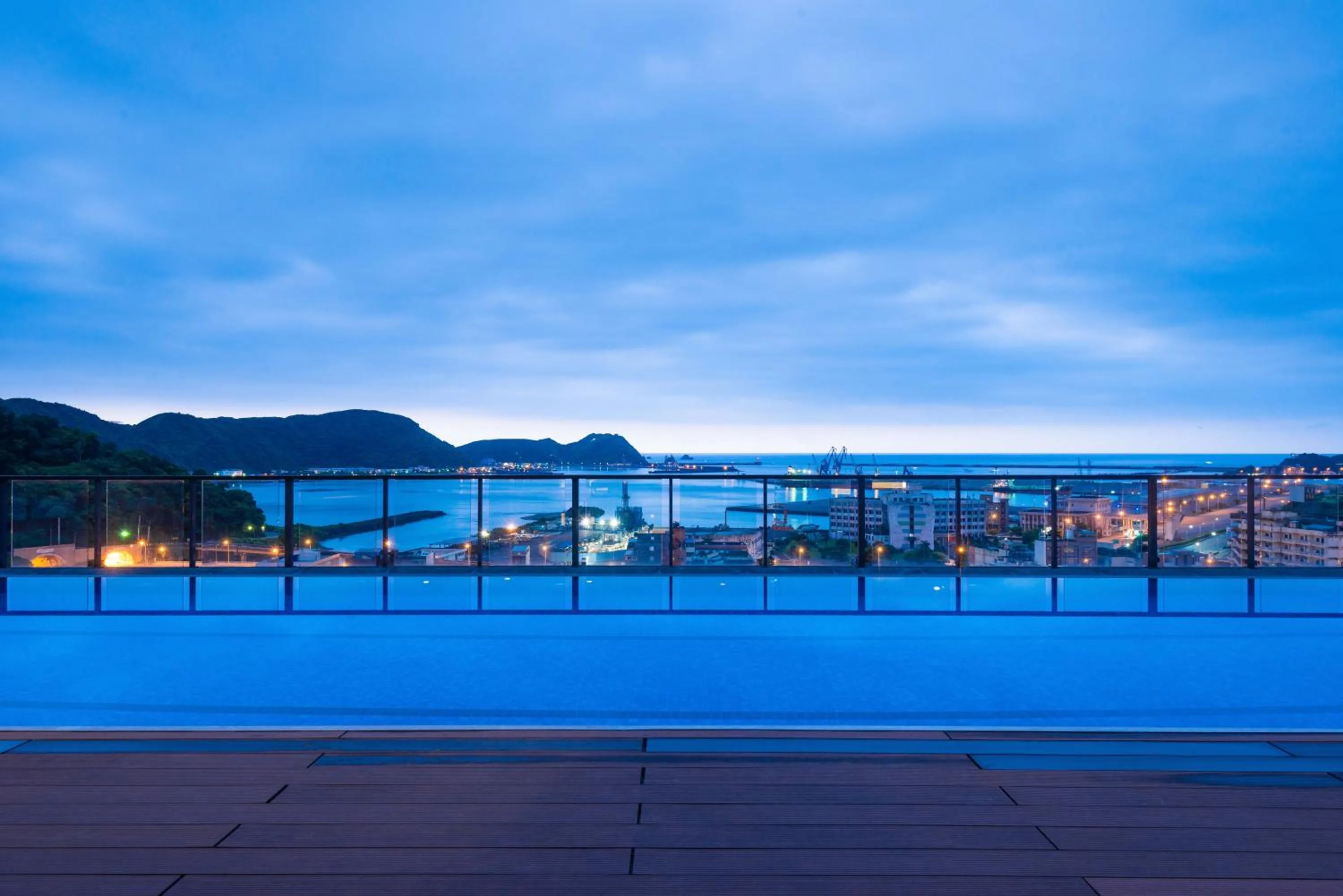 Swimming pool in Lakeshore Hotel Suao