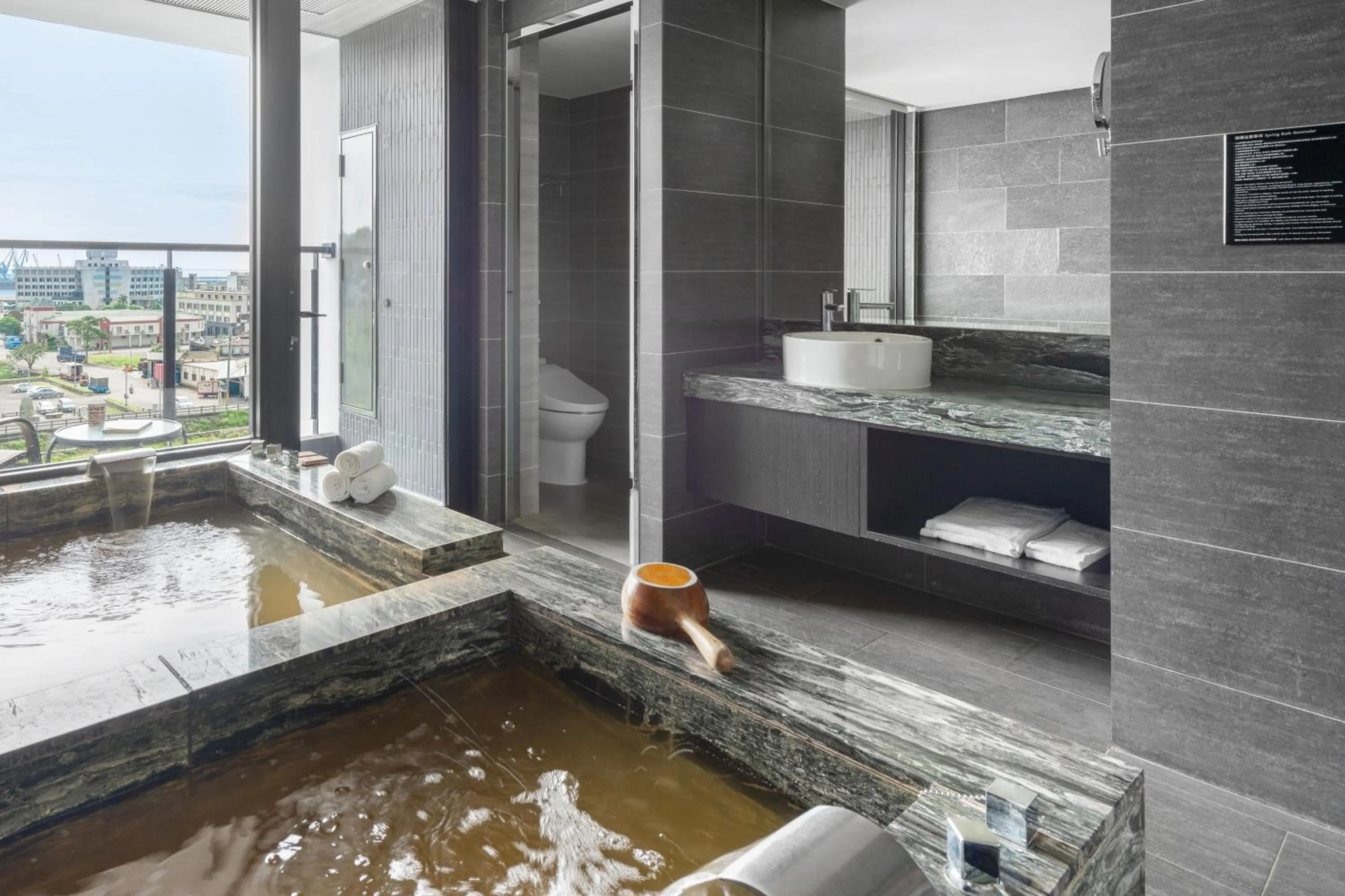 Hot Spring Bath in Lakeshore Hotel Suao