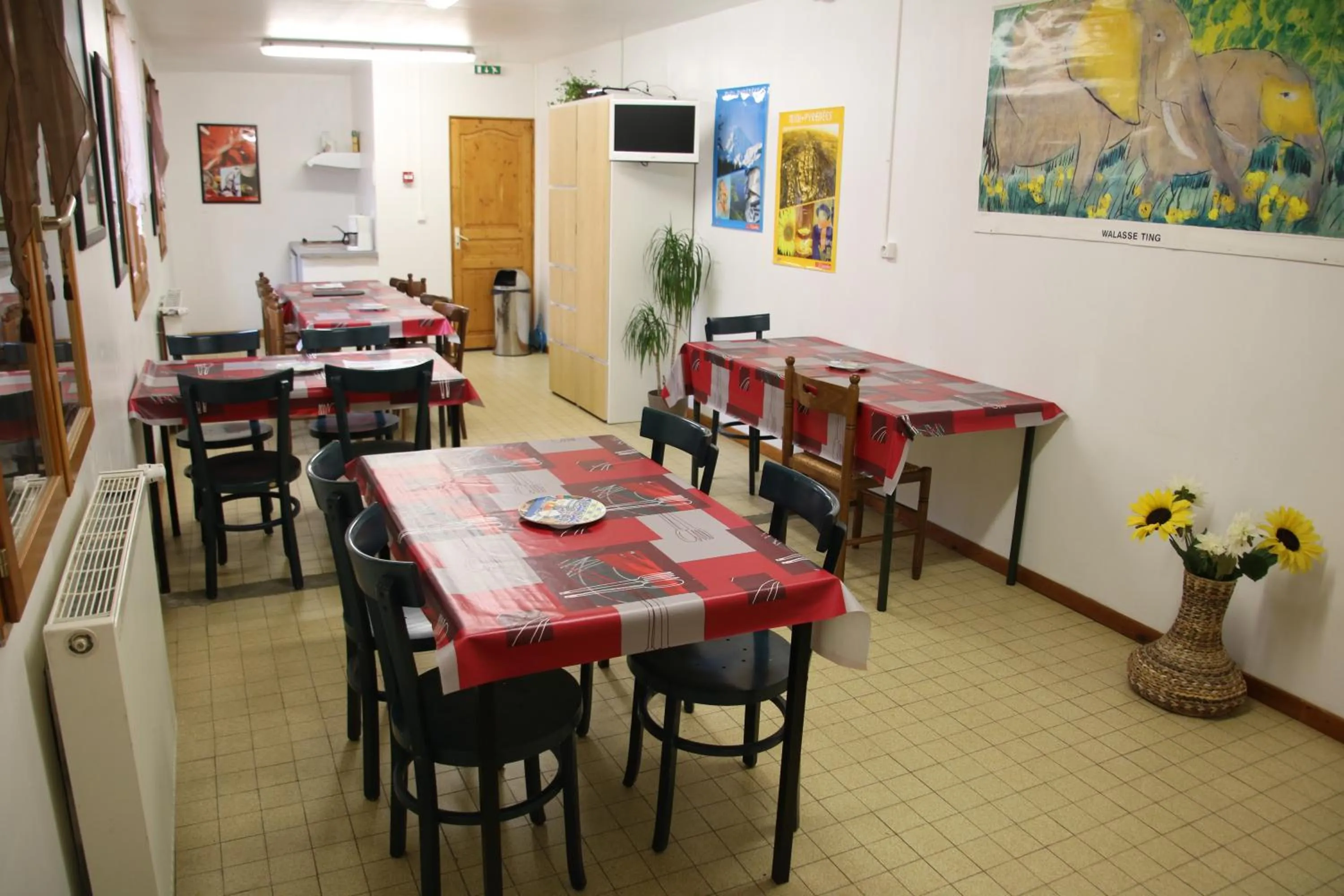 Communal kitchen in Gite et camping Ascou La Forge