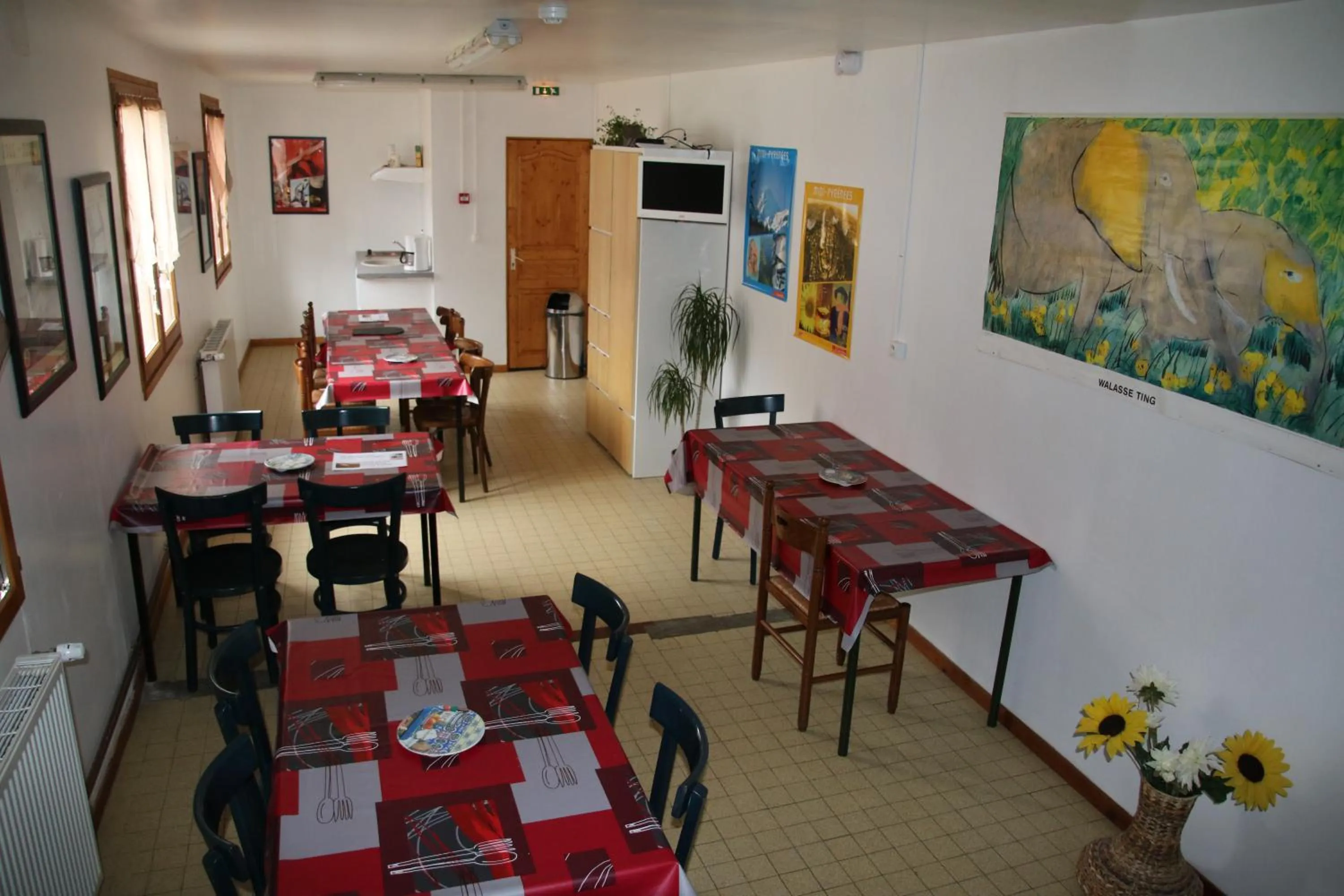 Communal kitchen in Gite et camping Ascou La Forge