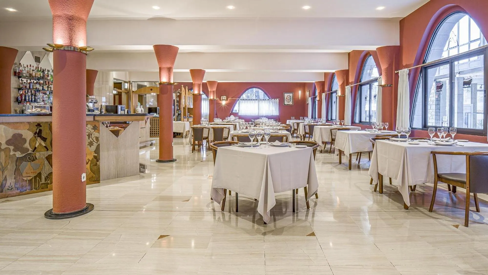 Restaurant/places to eat in Roc Blanc Hotel & Spa