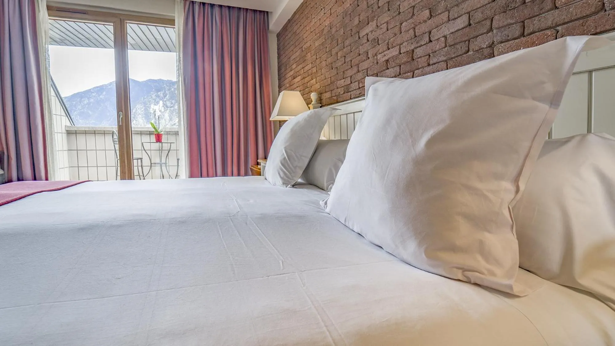 Bed in Roc Blanc Hotel & Spa