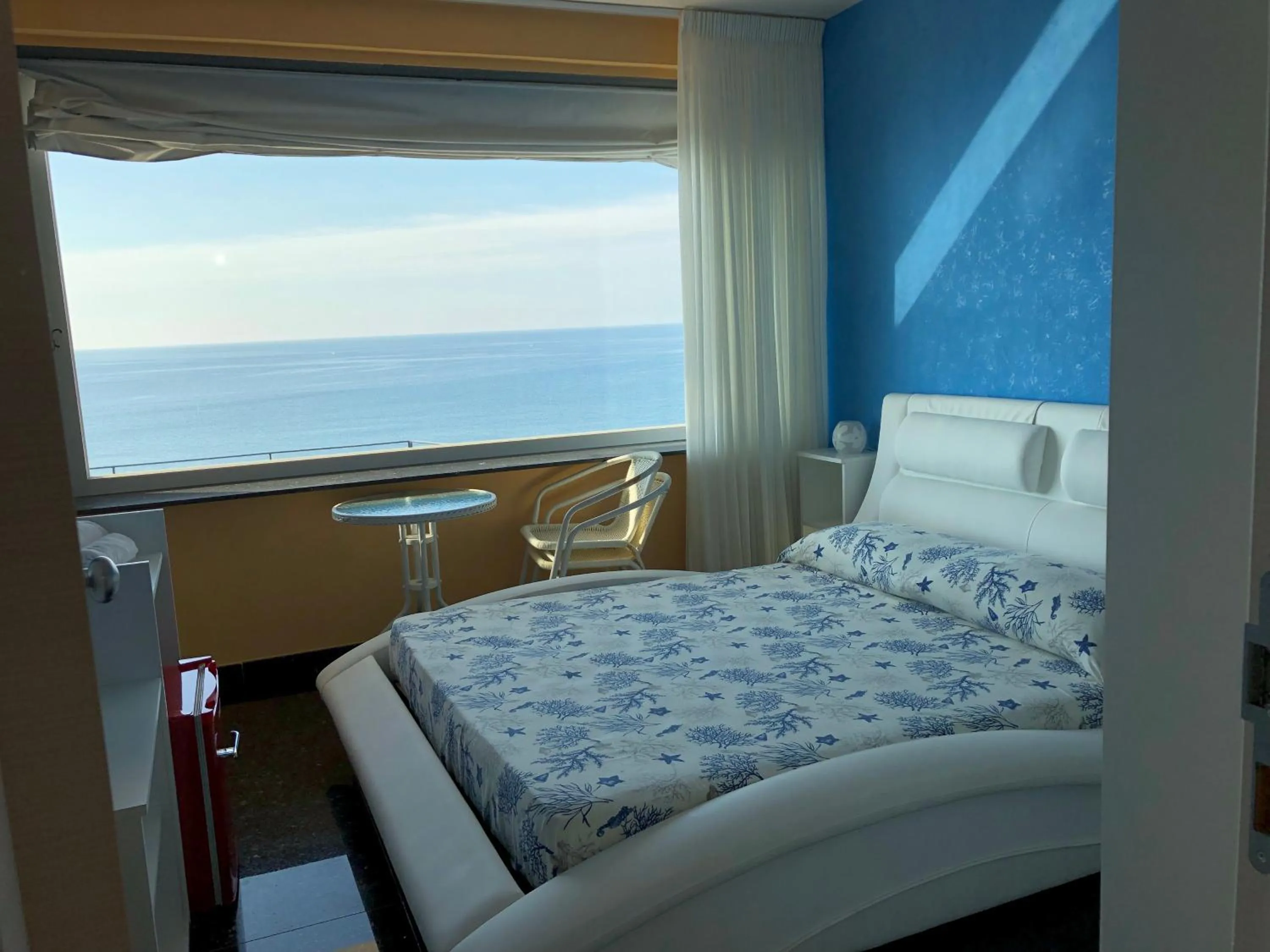 Photo of the whole room in Palace Blu Mare