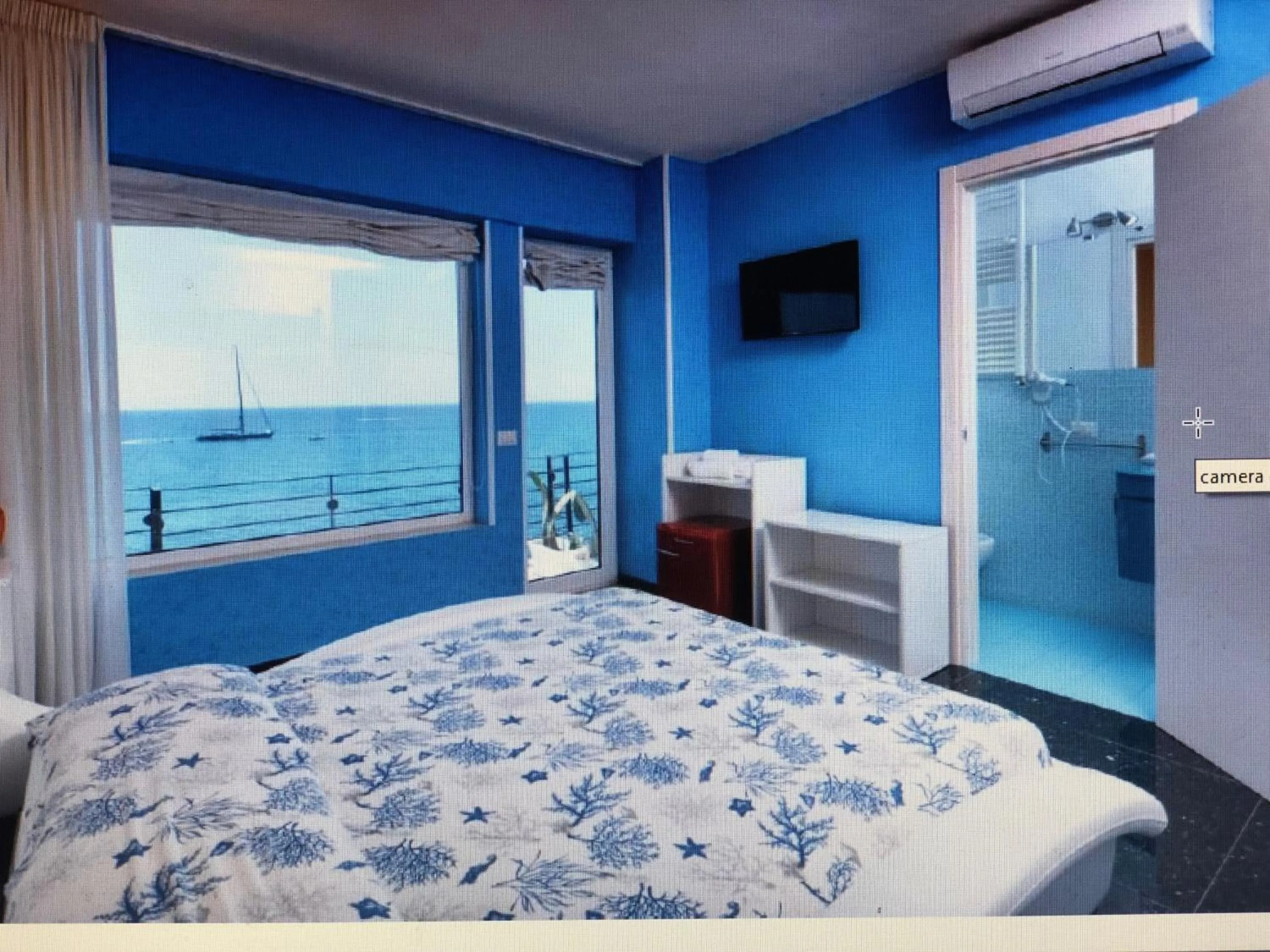 Photo of the whole room in Palace Blu Mare