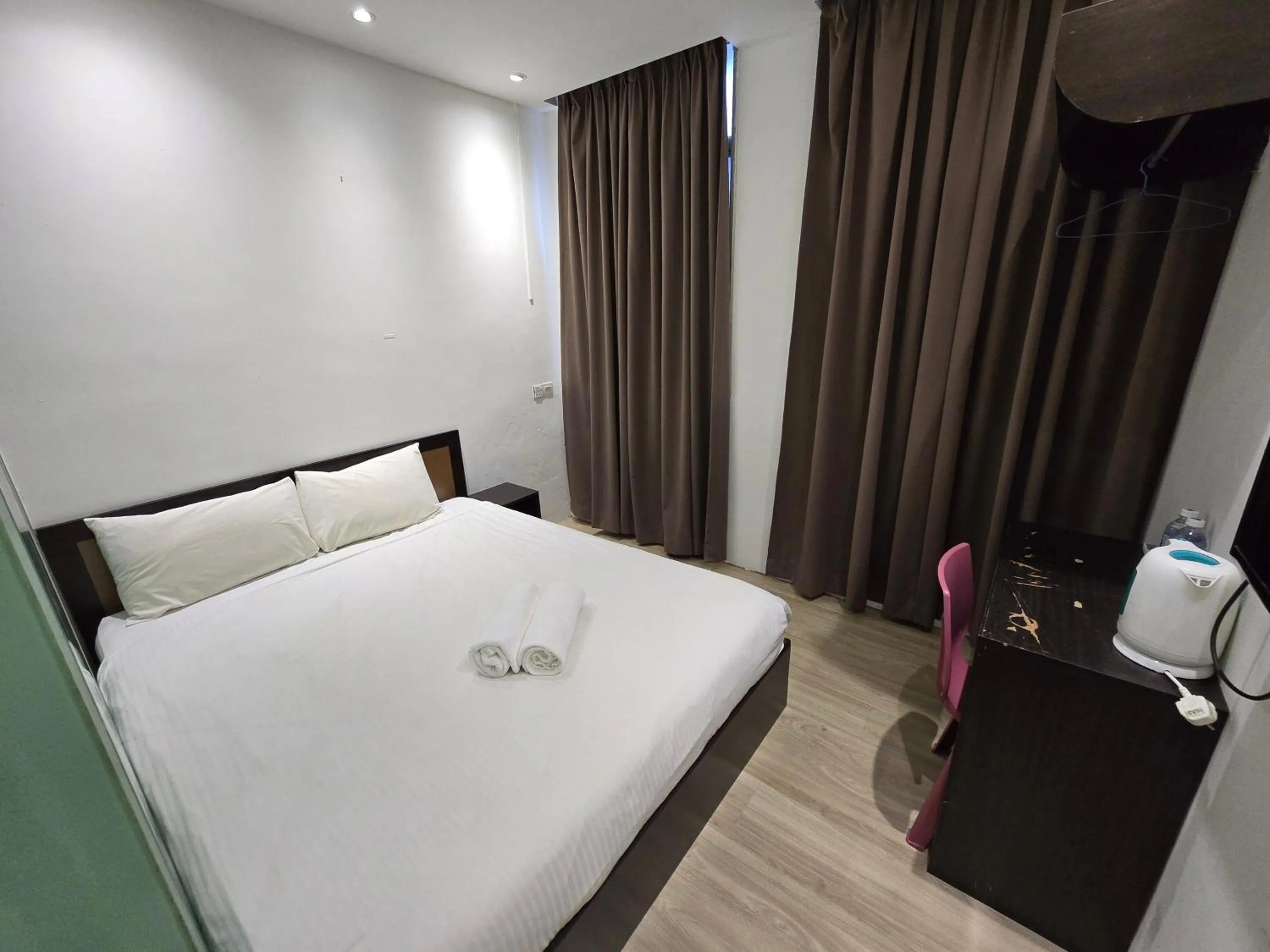 Bed in One Point Inn King Centre