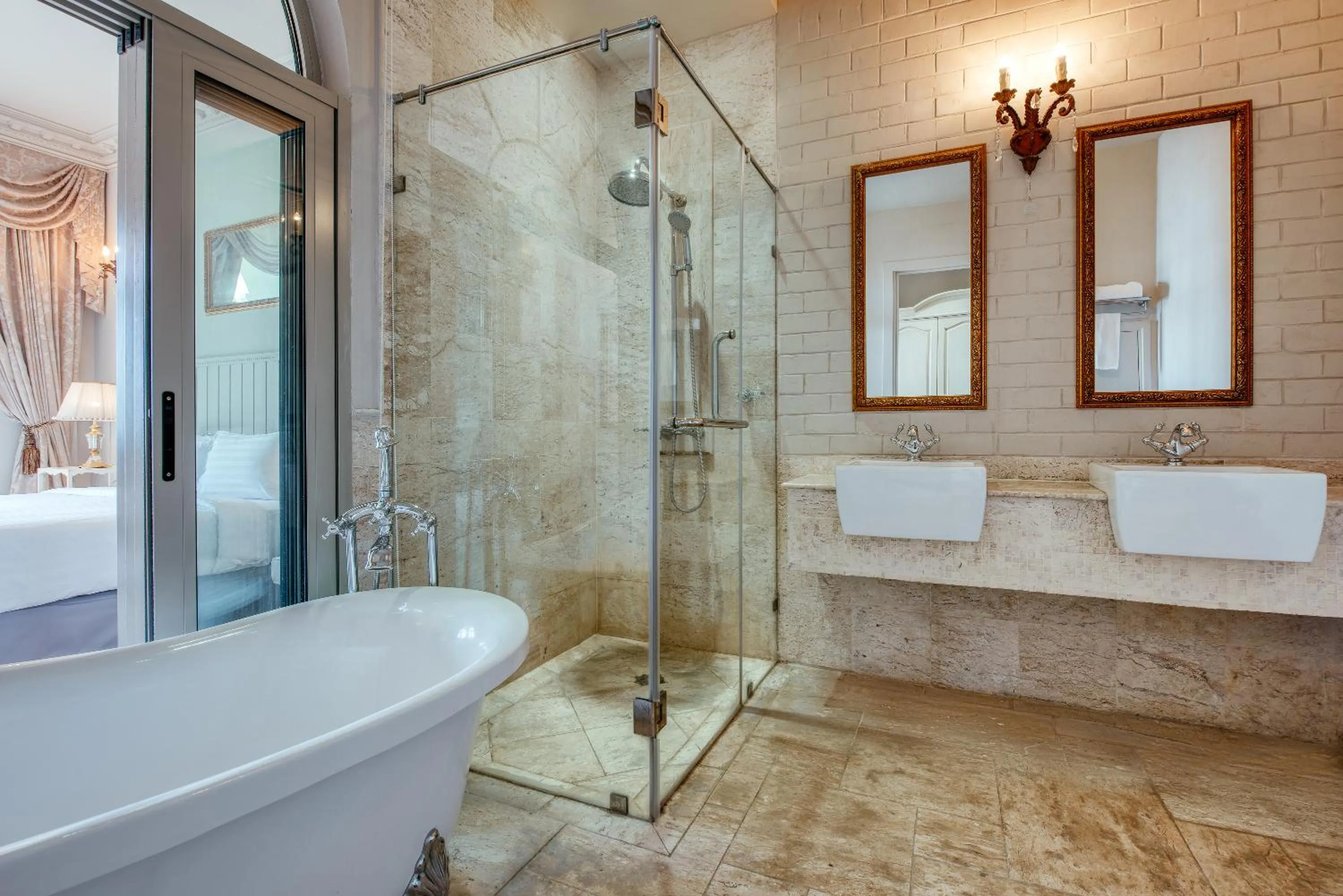 Shower in Mövenpick Resort Khao Yai