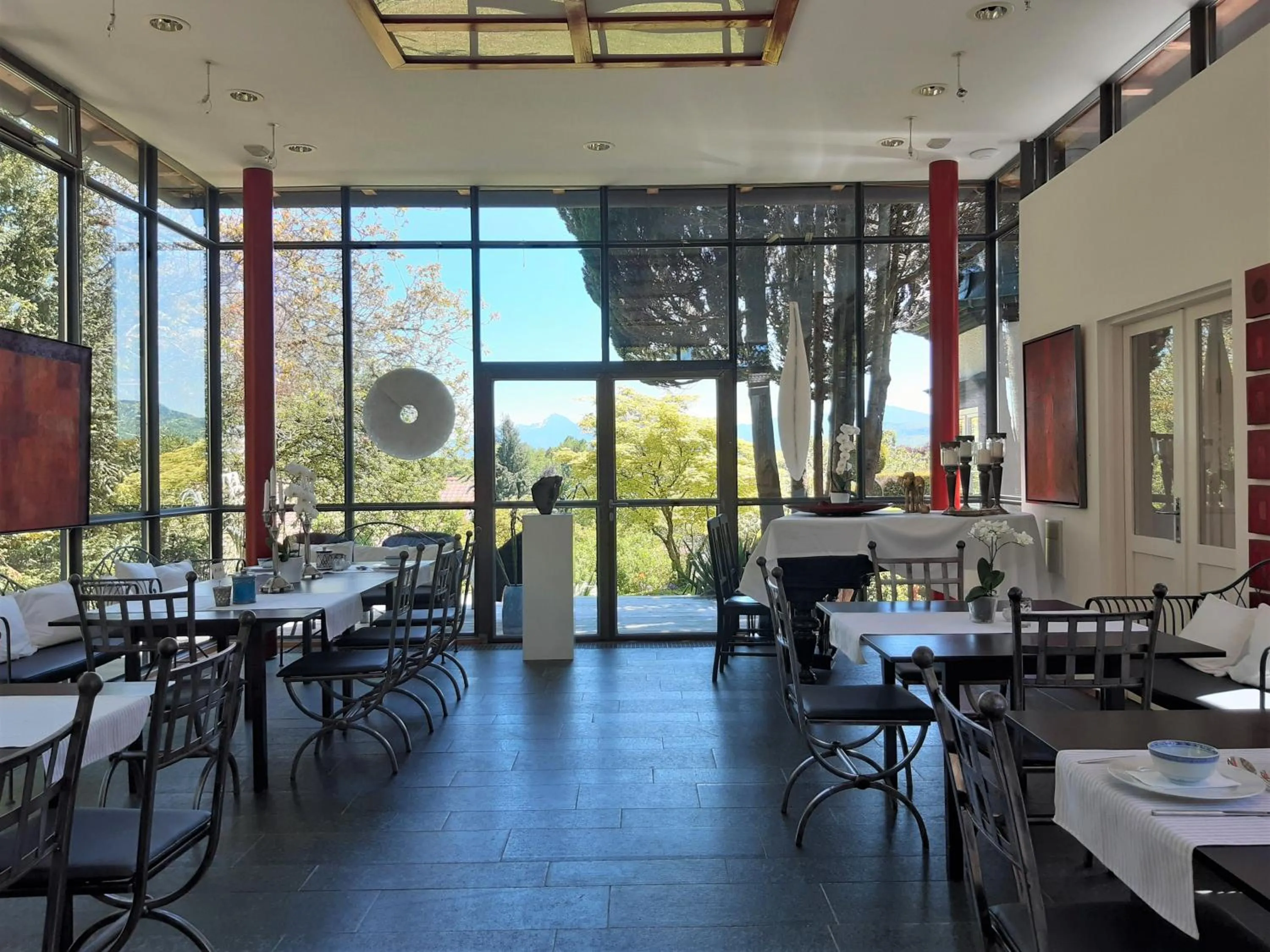 Restaurant/places to eat in Am Eichholz Galerie & Art-Hotel