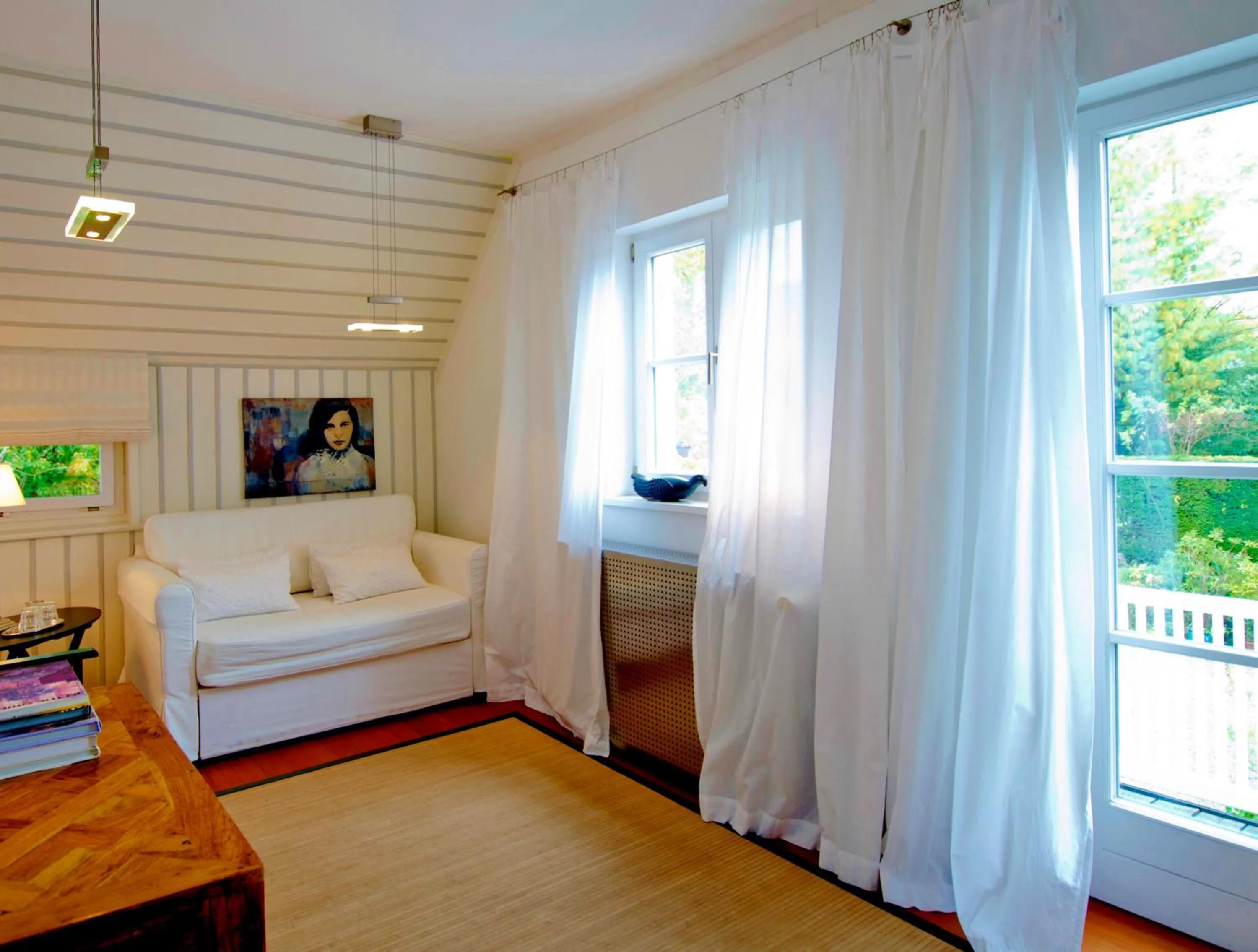 Living room, Bed in Am Eichholz Galerie & Art-Hotel